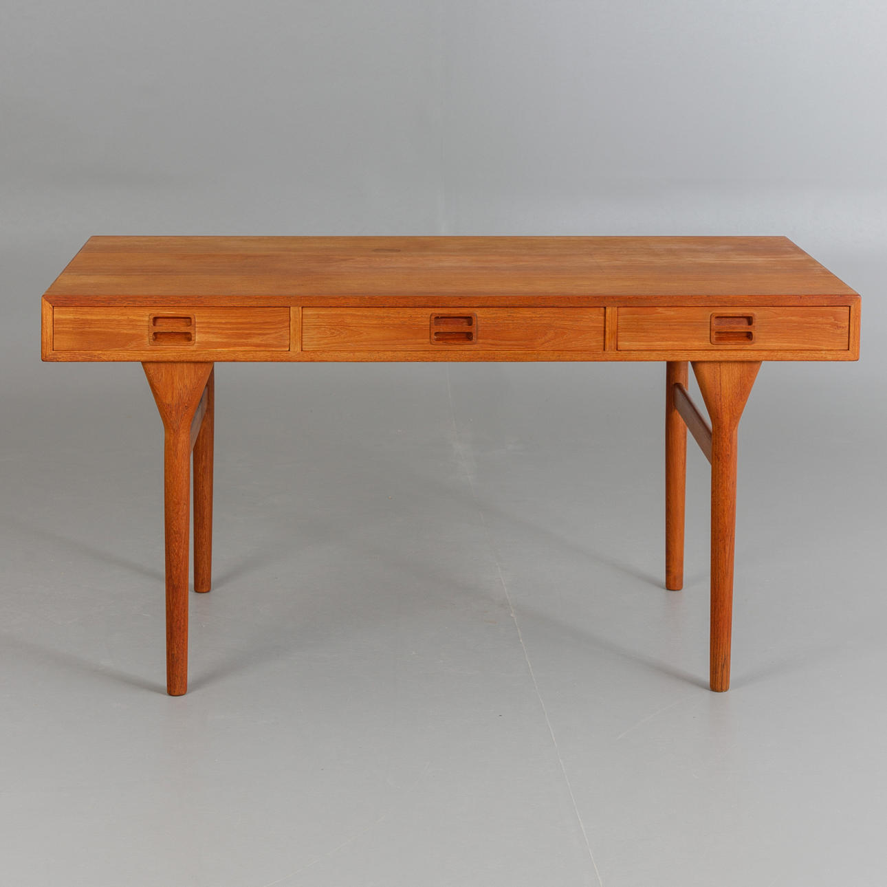 NANNA DITZEL. Skrivebord, Søren Willadsen Møbelfabrik.