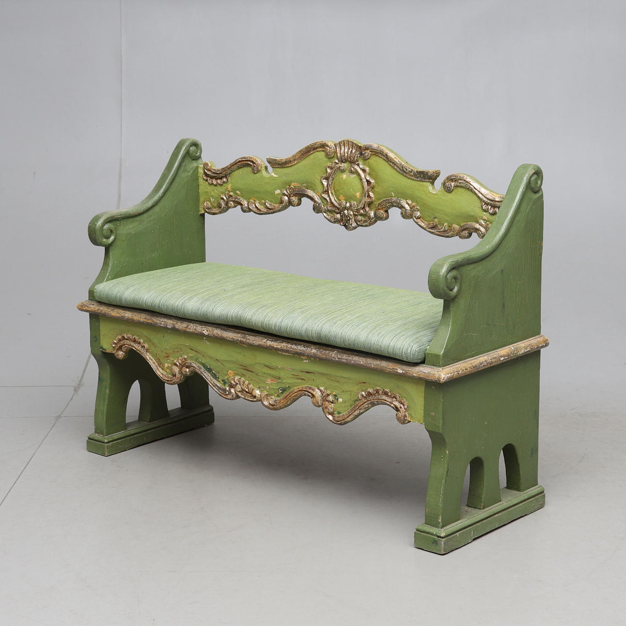 BANK, Rokoko-Stil, 20. Jahrhundert.