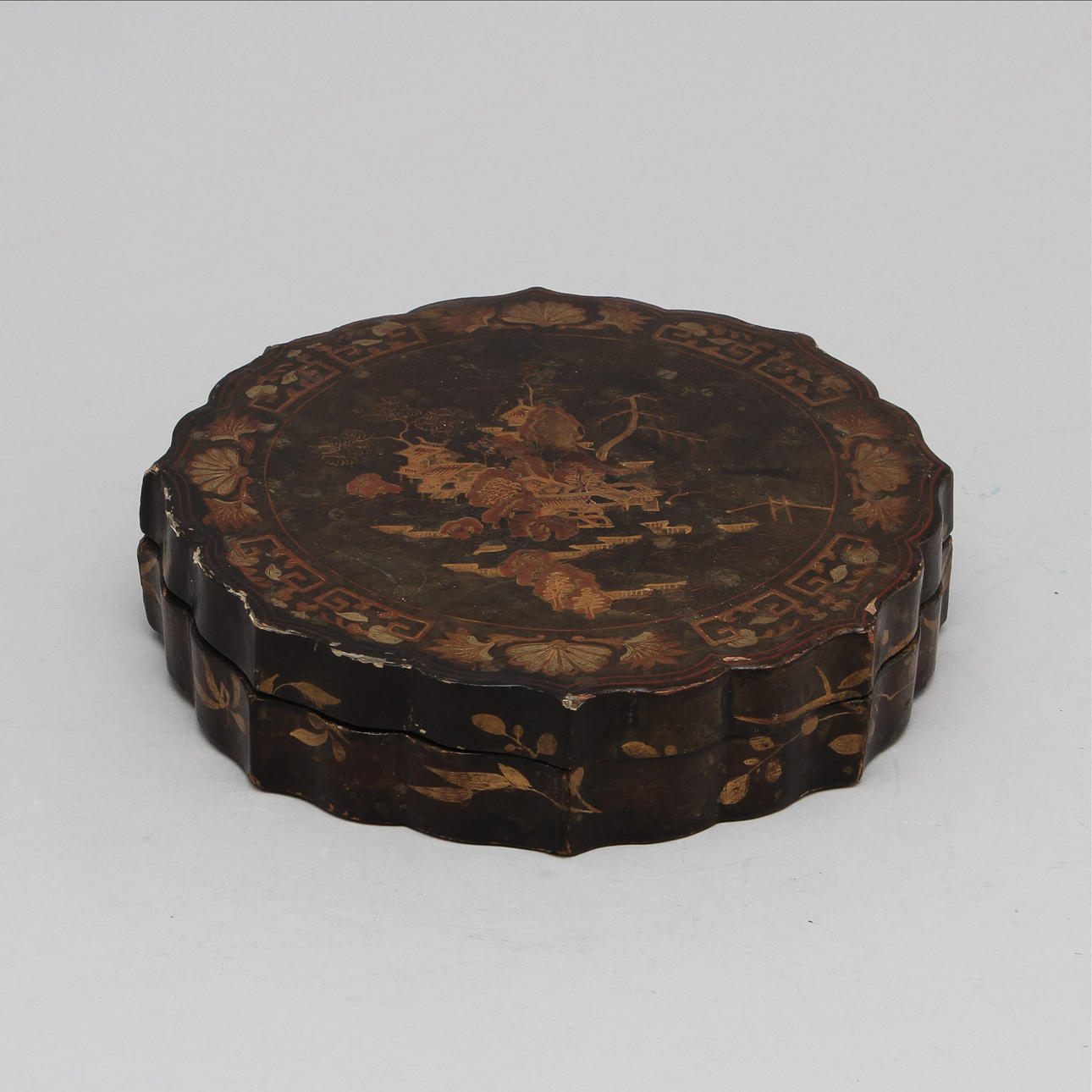 LACKASK MED SPELMARKER, Kina, 1900-talets början.