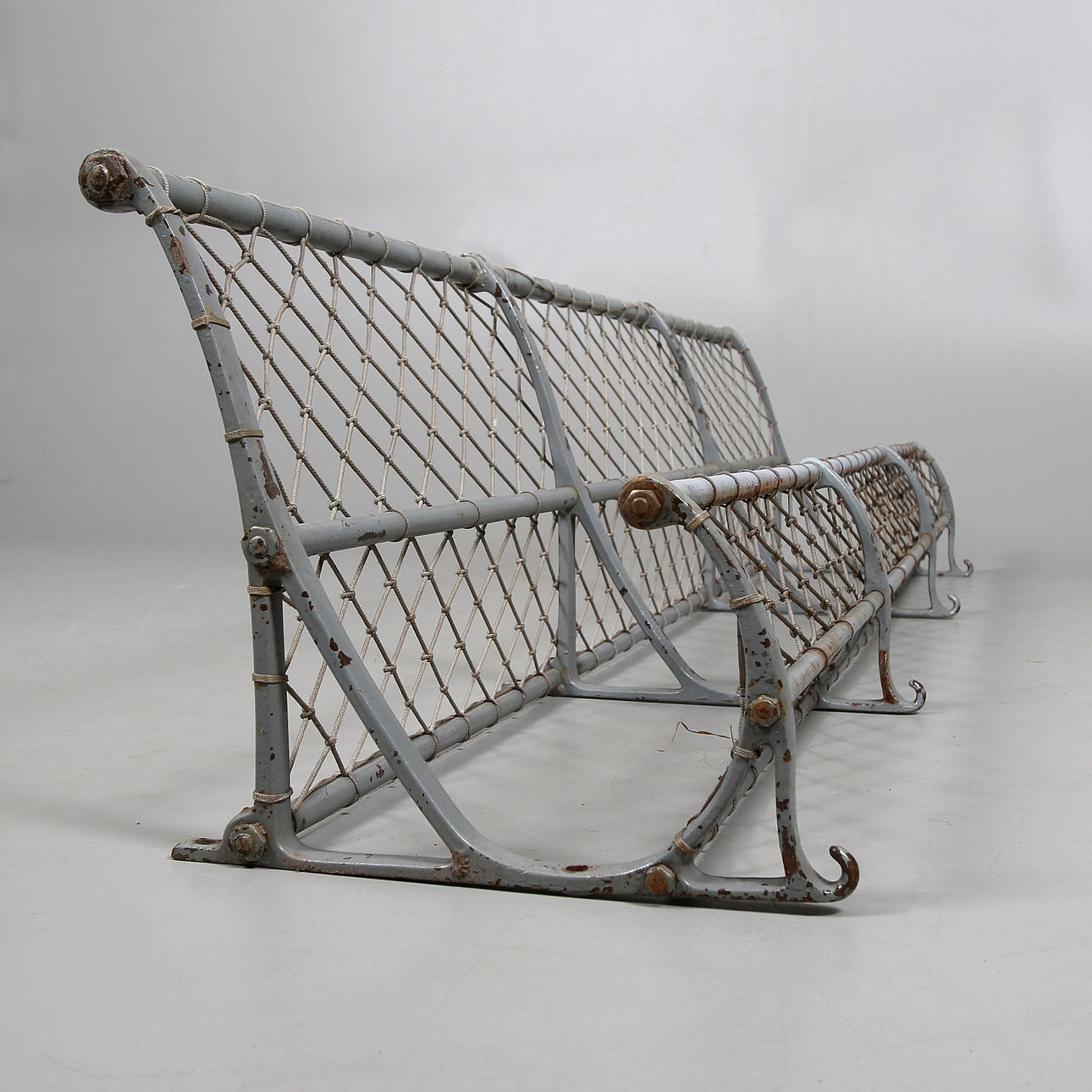 HATTHYLLA, gjutjärn, troligen från tågvagn. 1900-talets början.