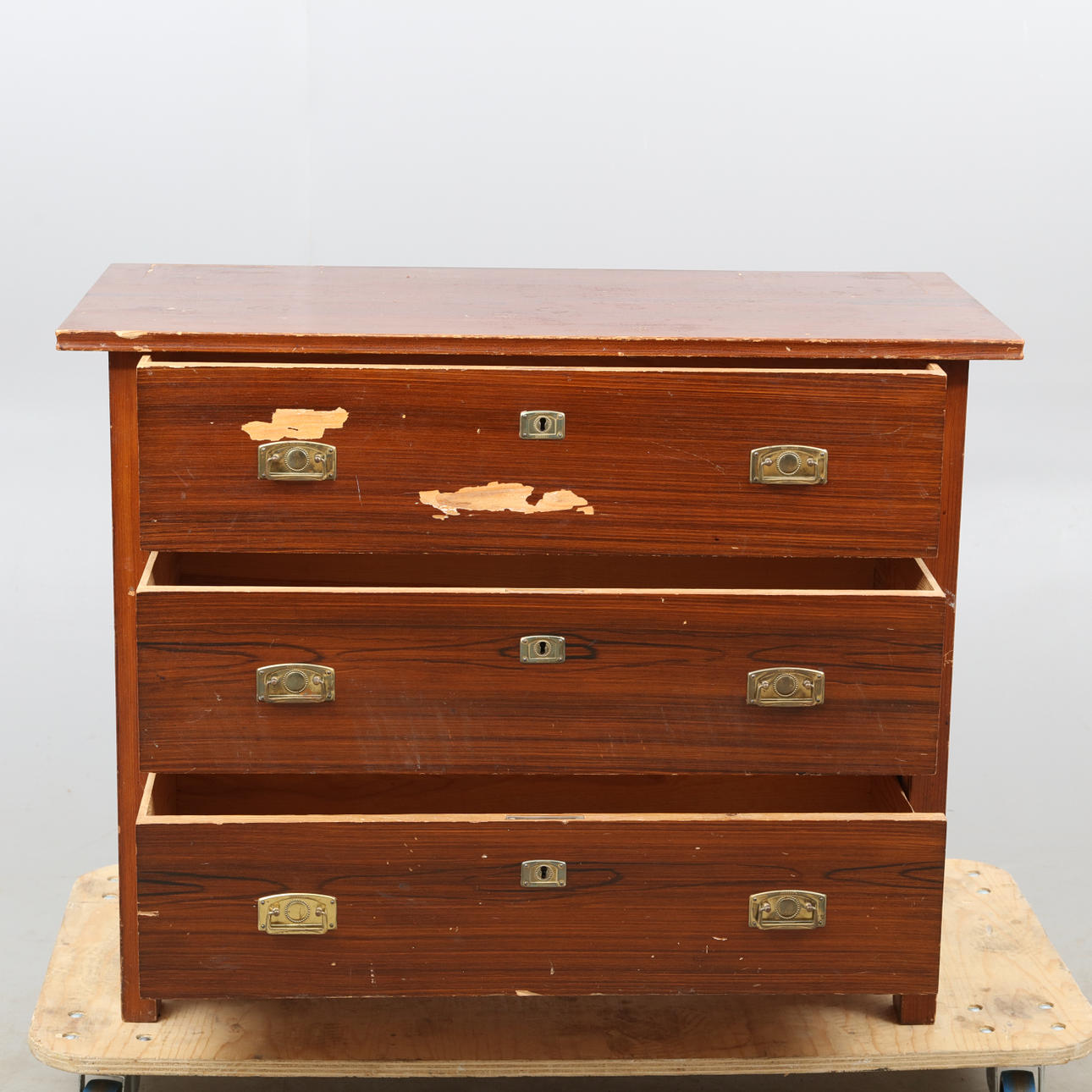 Kommode, 3-Schublade, Getränke lackiert.