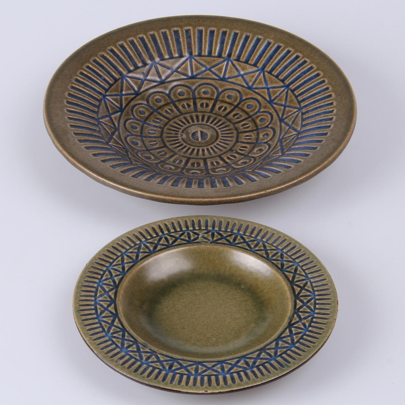 FAT, 2 st. "Iris", Mari Simmulson, Uppsala Ekeby, 1960-tal.