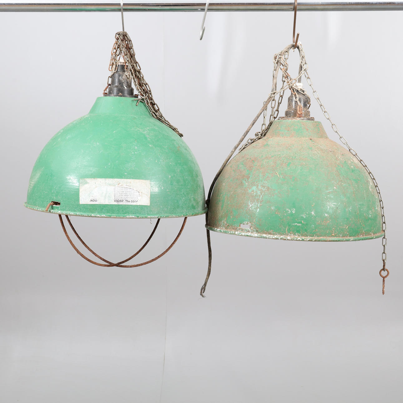 GRISLAMPOR, 2 st, metall, höjd 30 cm.