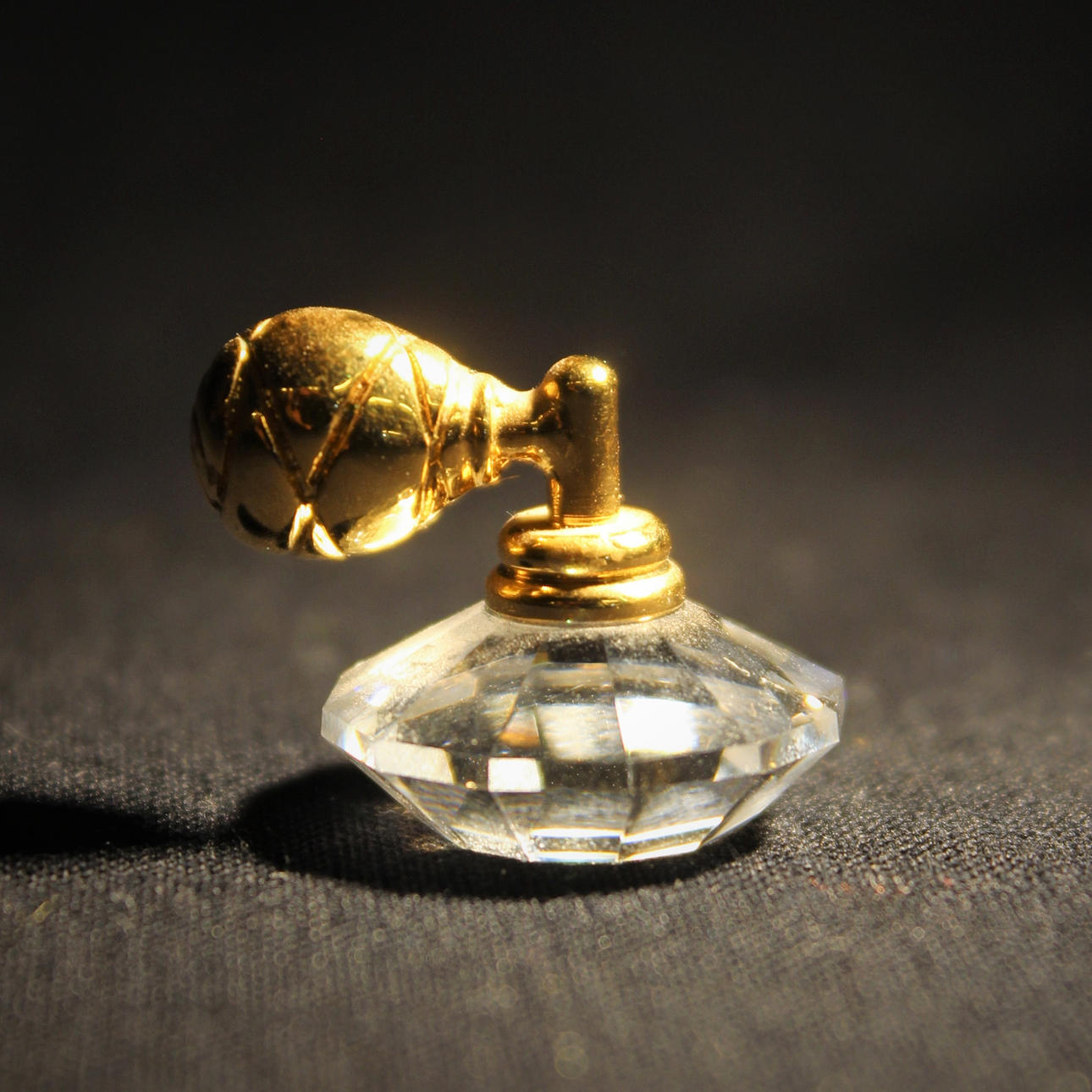 MINIATURE perfume bottle Swarovski crystal.