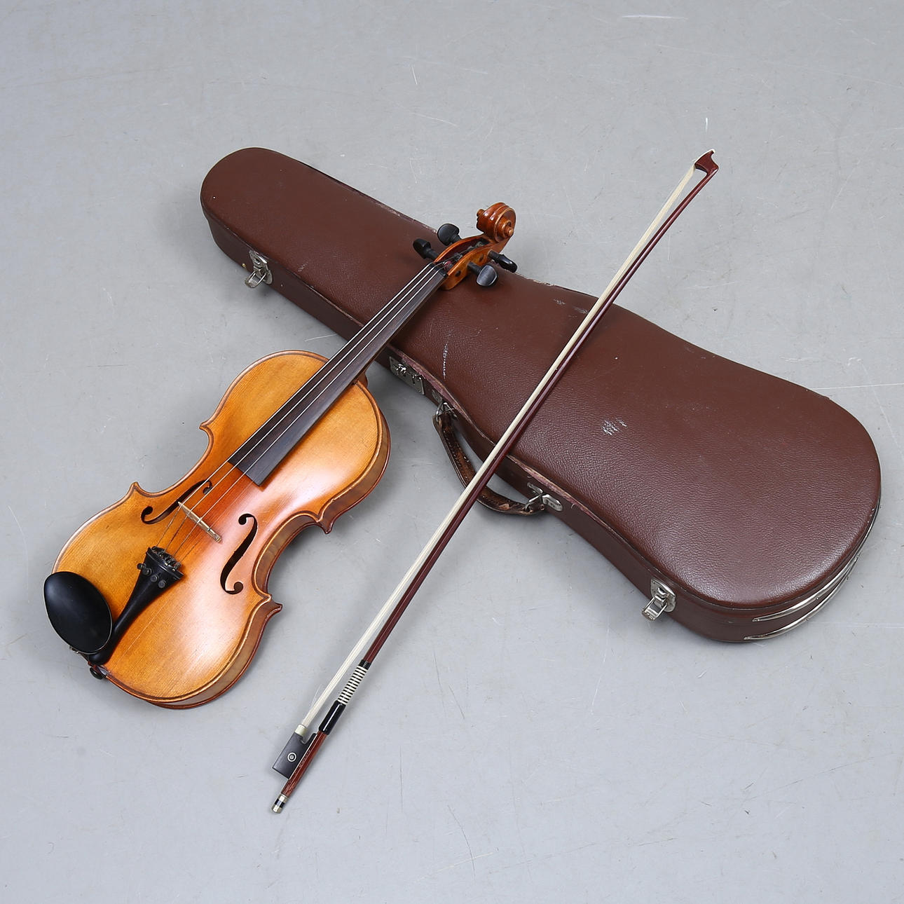 FIOL, etikettmärkt Martinus Stoss.