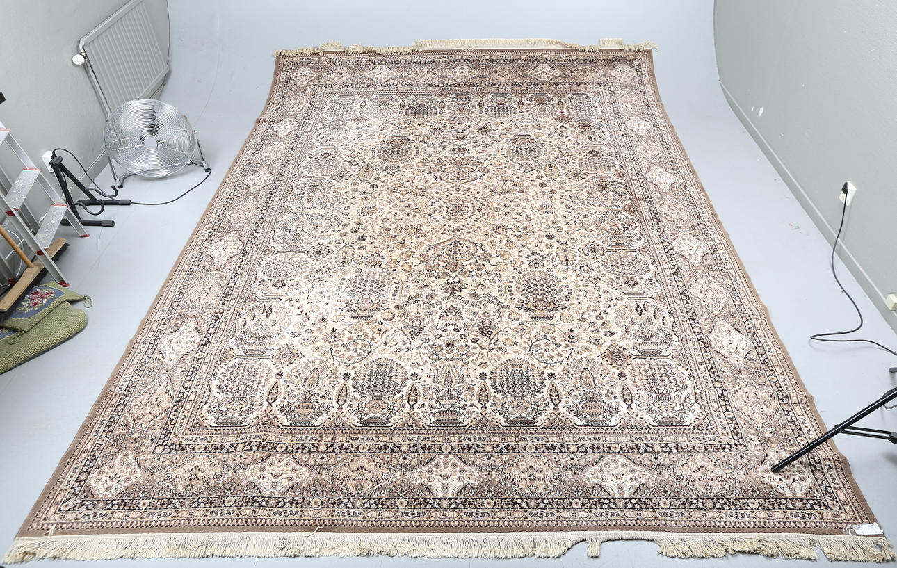 WILTONMATTA, Royal Kahn, ca. 400x300 cm.
