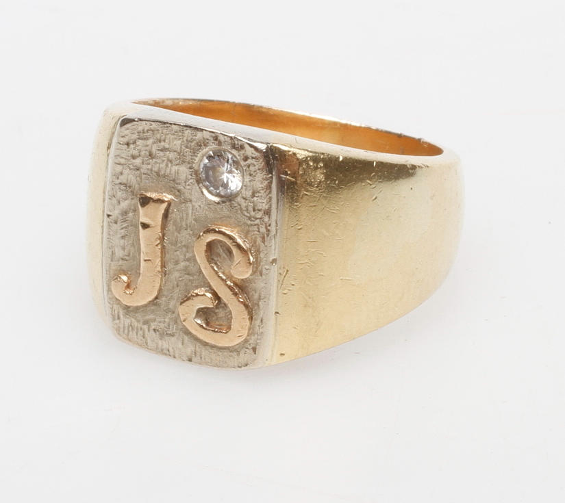 KLACKRING, 18k guld, med diamant, vikt ca 19,9 gr.