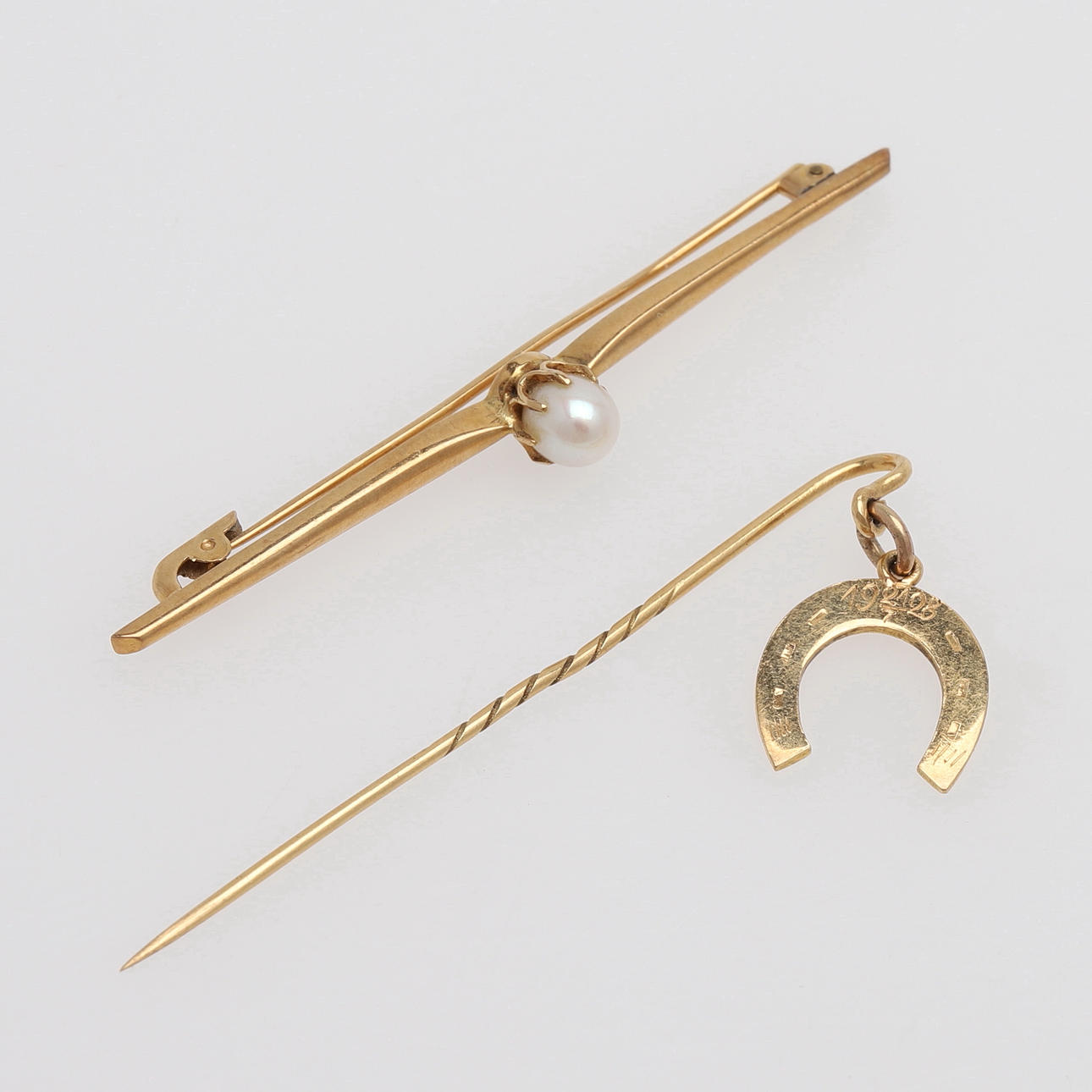 BROSCH OCH PLASTRONGNÅL.