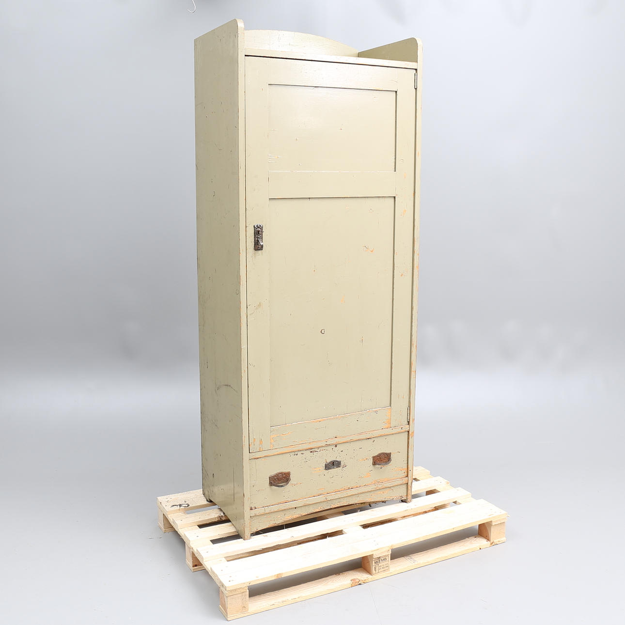 KLÄDSKÅP, senjugend, tidigt 1900-tal.