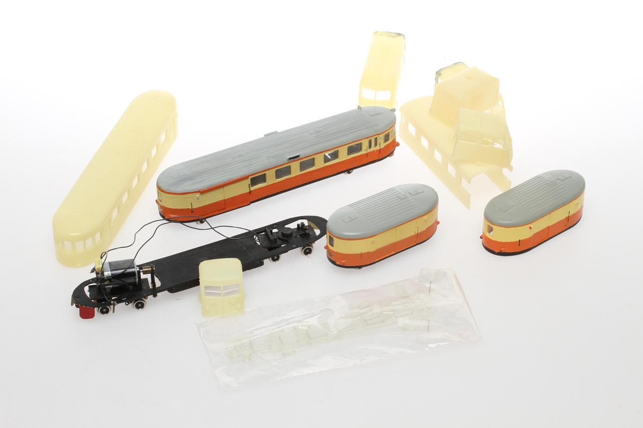 MODELLTÅG PERL RÄLSBUSSAR Y6 med mera. Kåpor,byggsats och delvis byggda.