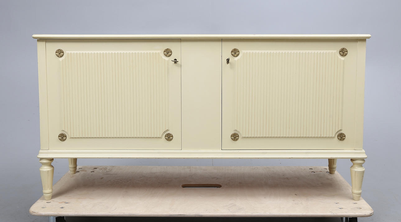 SIDEBOARD, gustaviansk stil, 1900-tal.