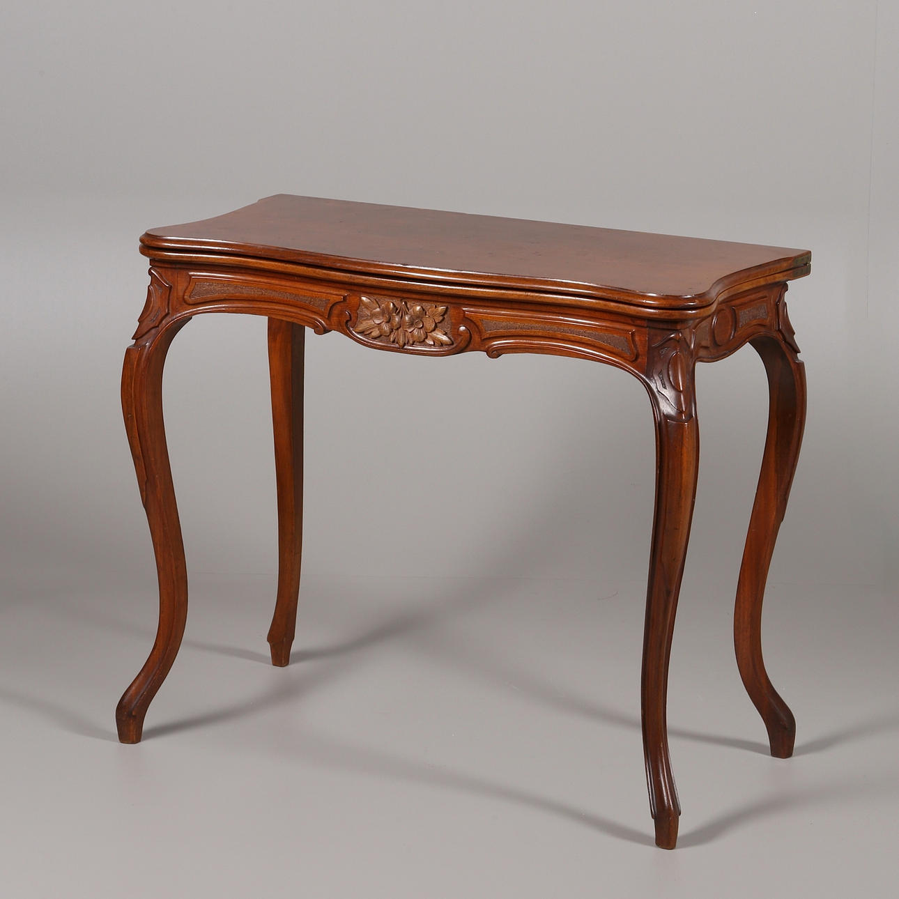 SPELBORD, i rokokostil, 1900-talets första hälft.