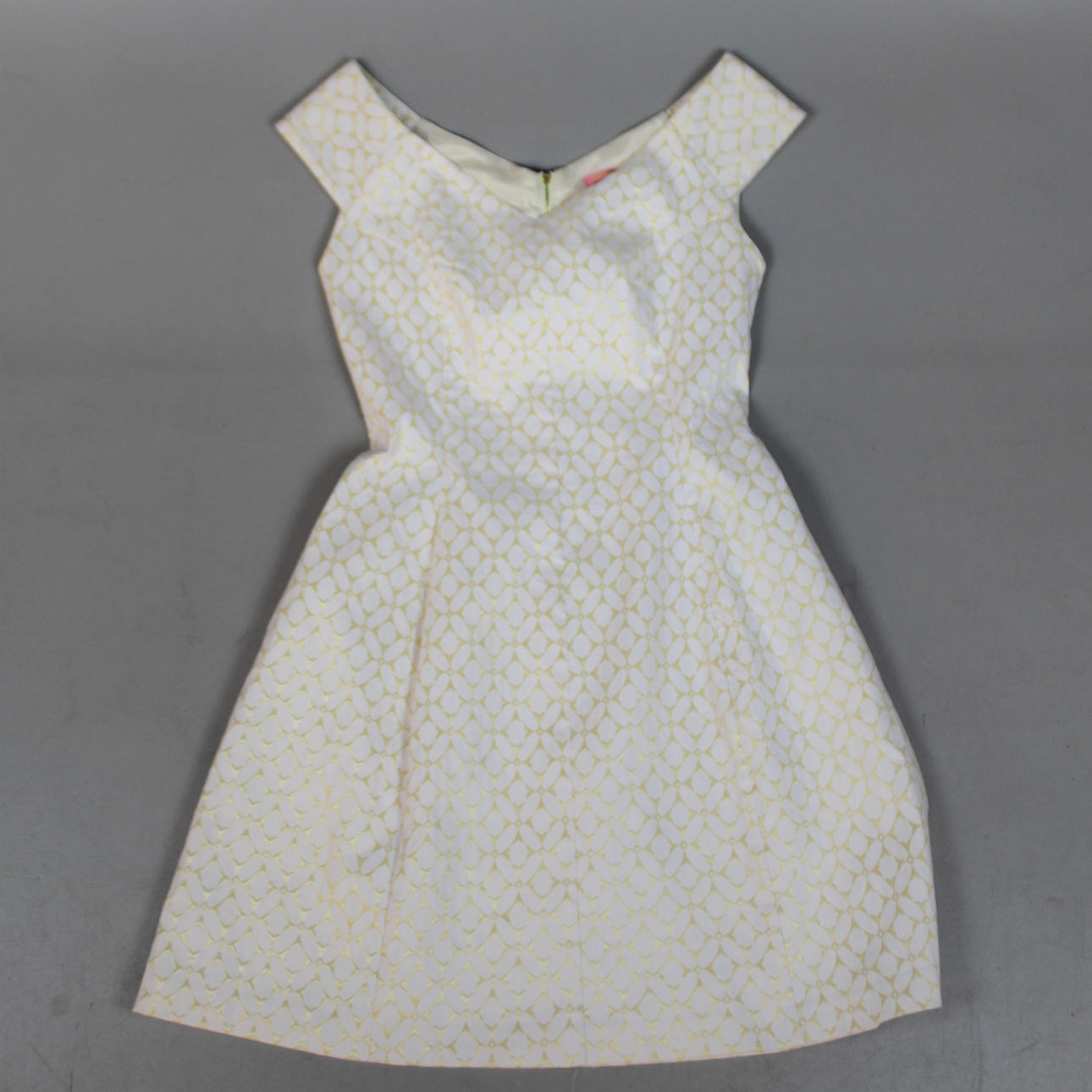 DRESS, Pernilla Wahlgren.