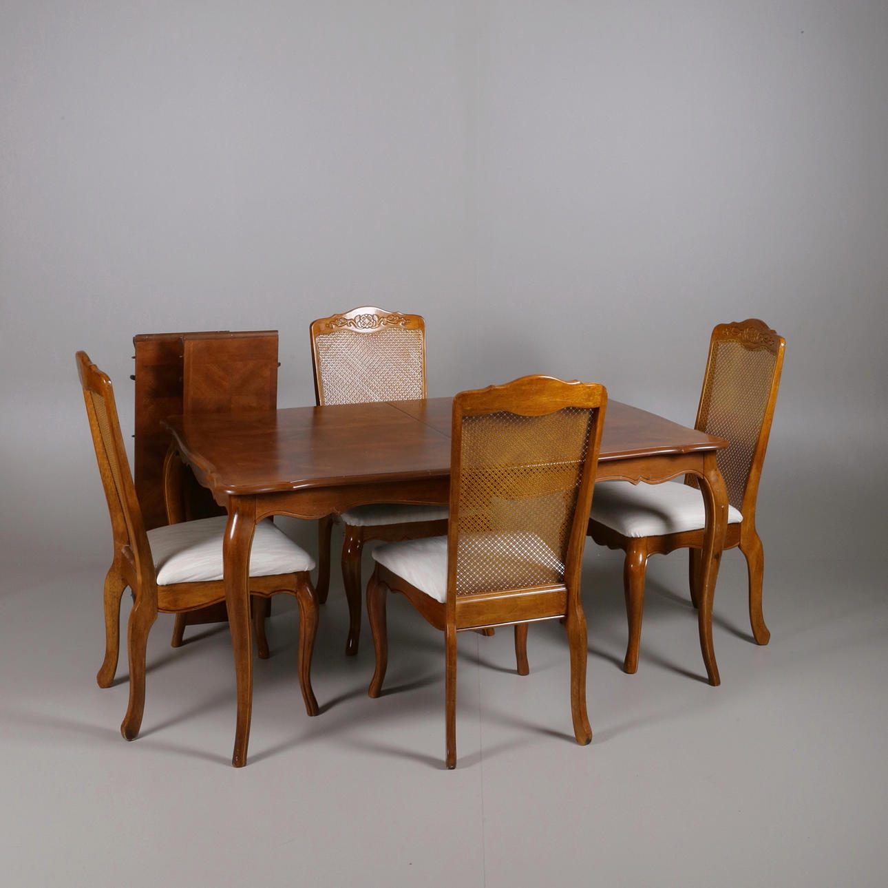 MATSALSMÖBLEMANG. 5 delar. Kalifornisk stil. 1900-talet.