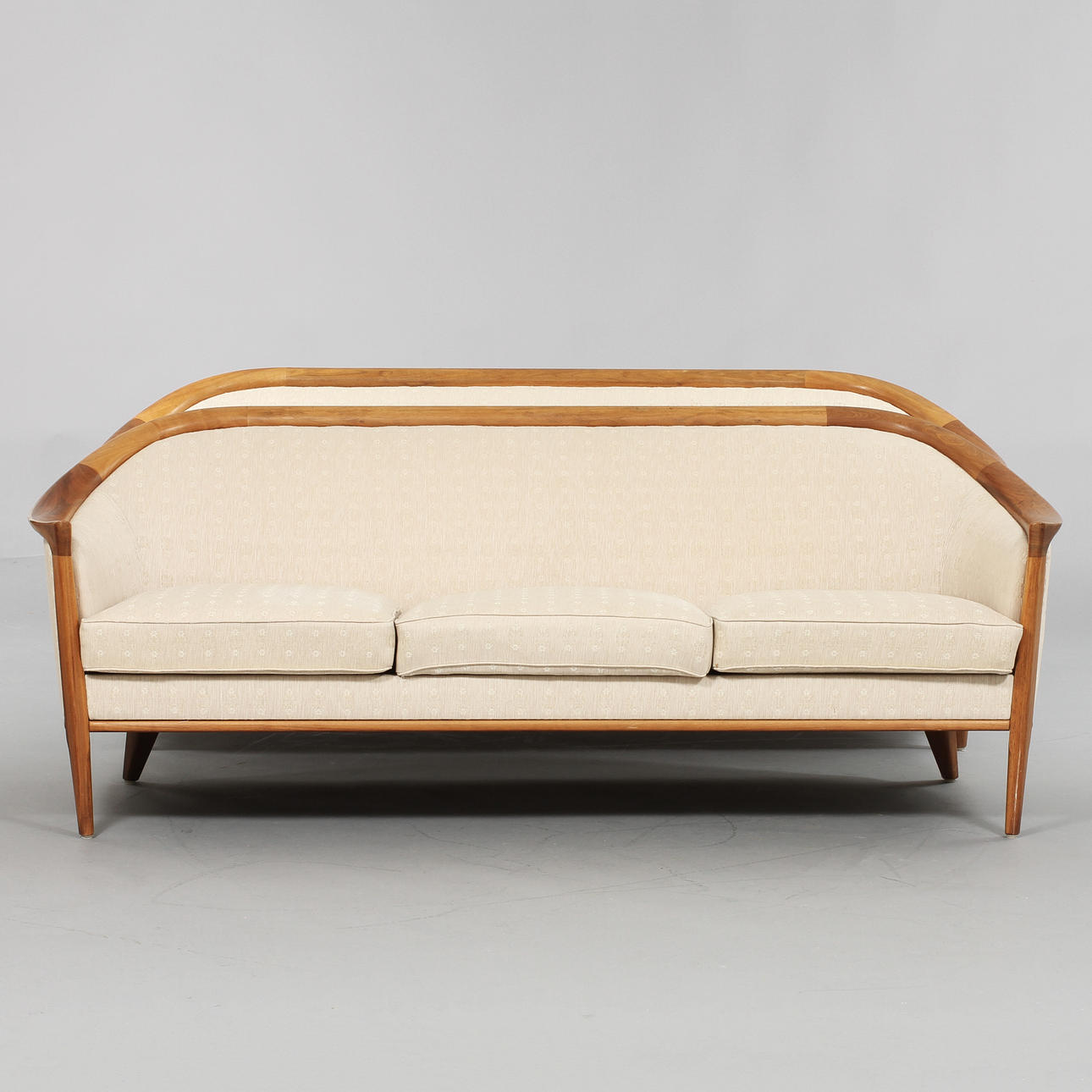 SOFFOR, ett par. Bertil Fridhagen för Bröderna Andersson. Karmar i teak.