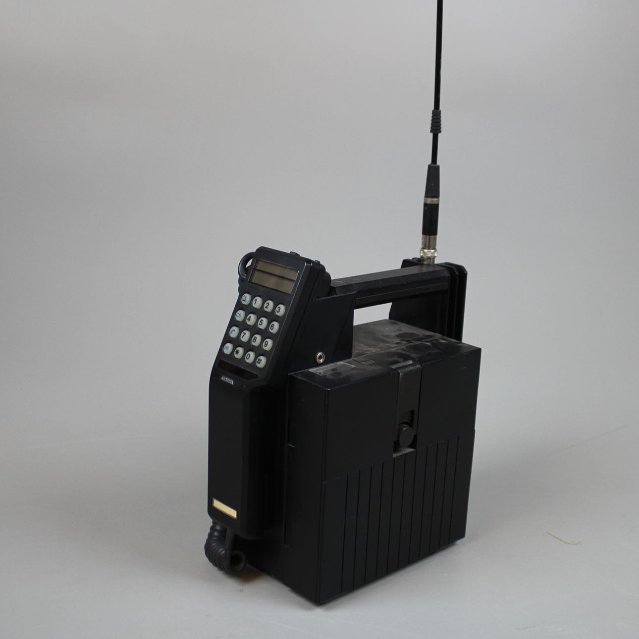 Mobiltelefon 80-tal. Nokia - Mobira.