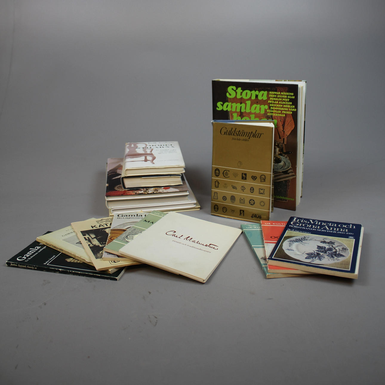 BOOKS 15 mainly about antiques.