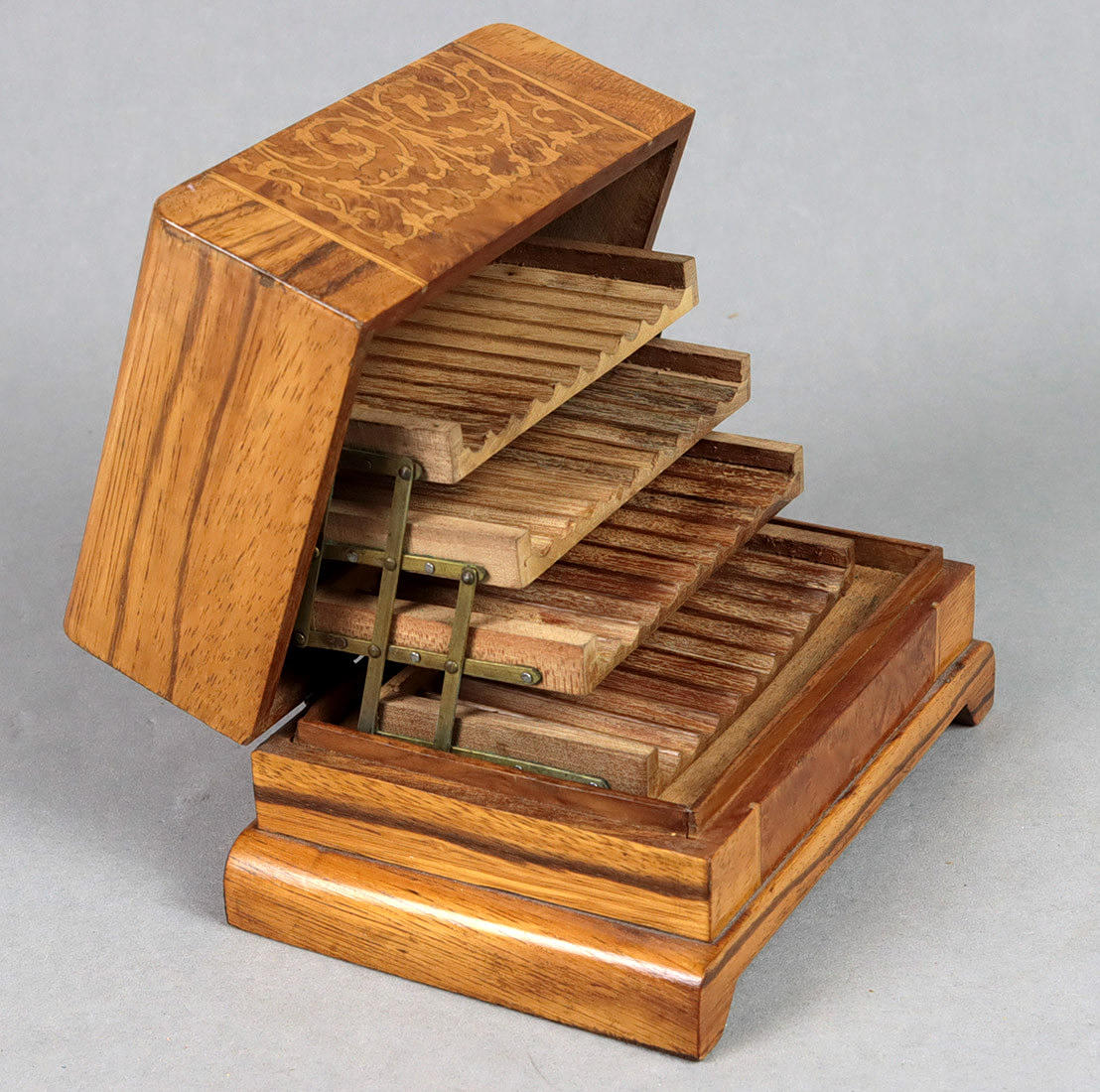 Antike Zigaretten Schatulle mit Spielwerk.