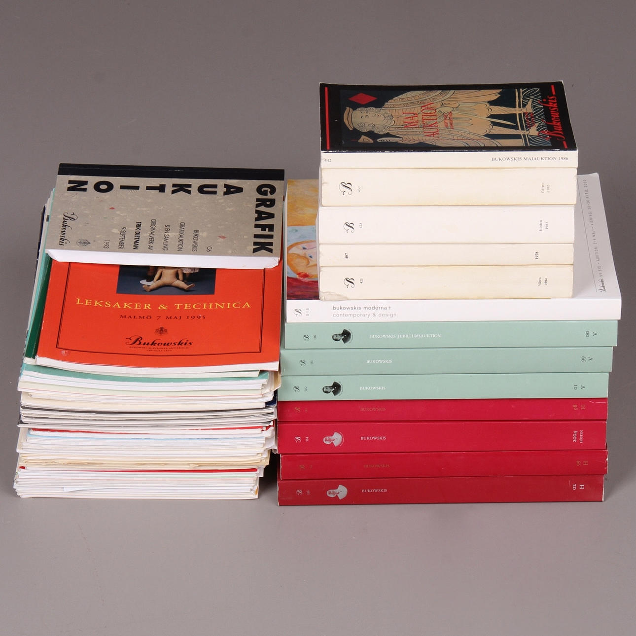 AUKTIONSKATALOGER, 50 st. Bukowskis, 1978-2004.