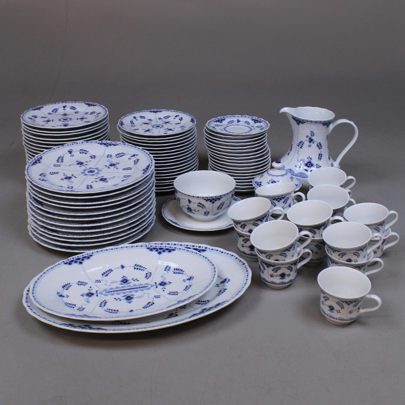 SERVIS, 70 delar, porslin, Winterling, Marktleuthen, Bavaria.