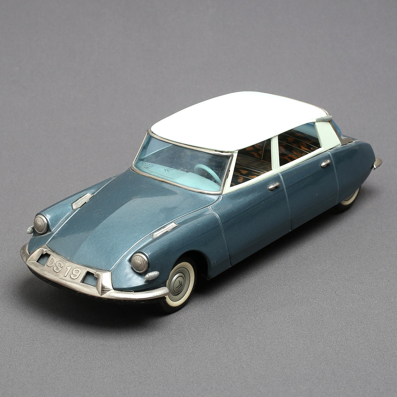 BANDAI Citroen DS 19, blue gray / white sheet metal car, friction