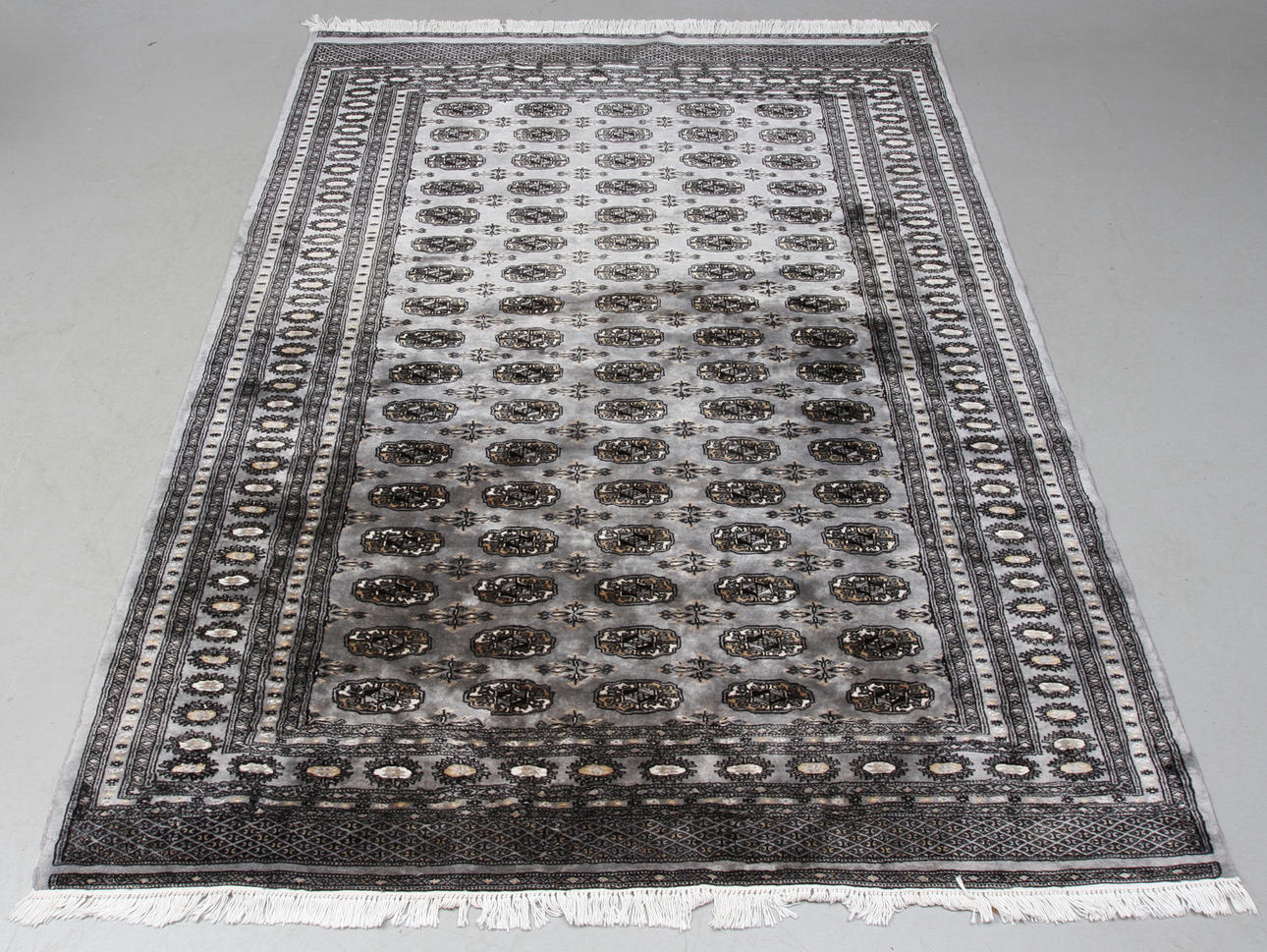 MATTA, orientalisk, ca 255 x 189 cm.
