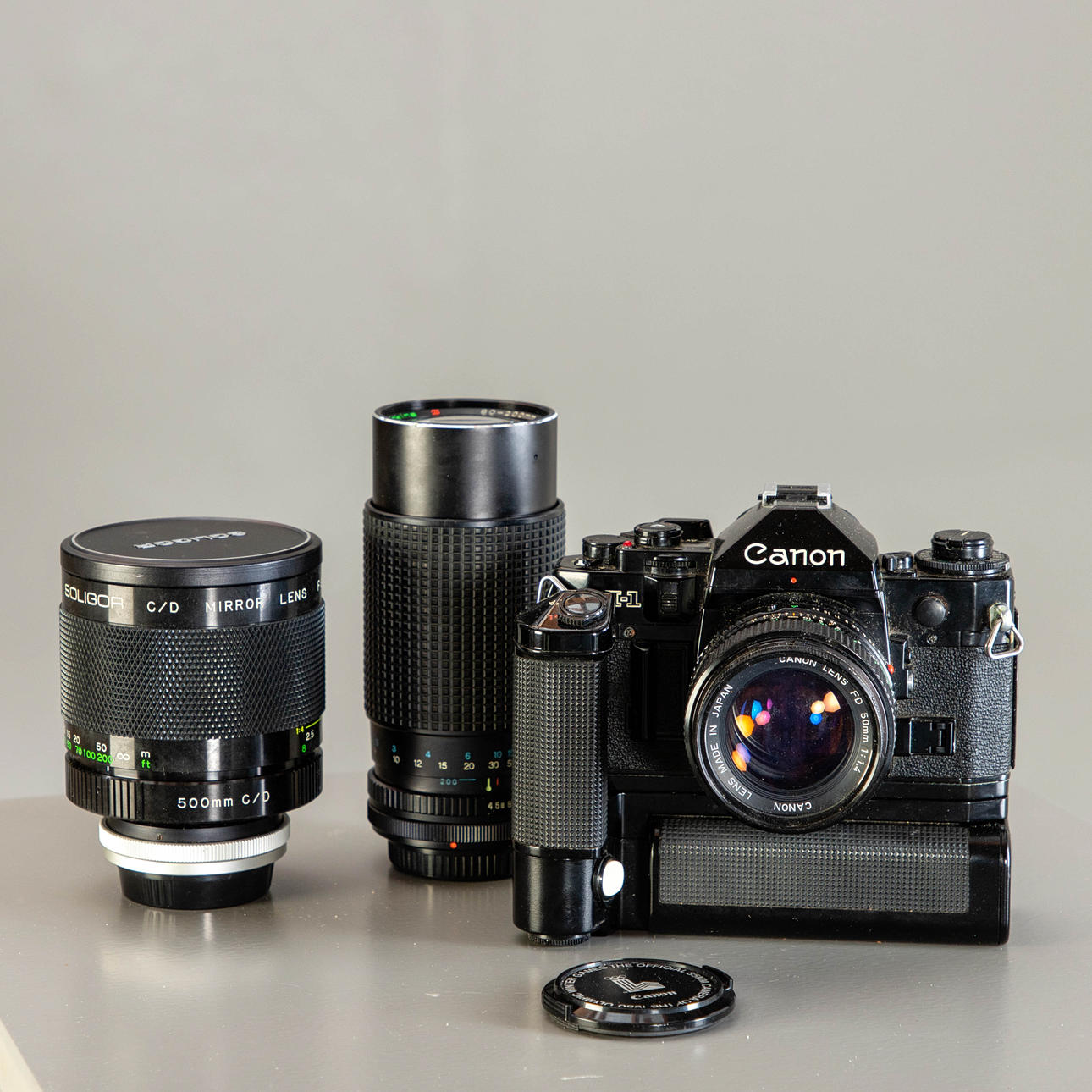 Canon A1 con accesorios.