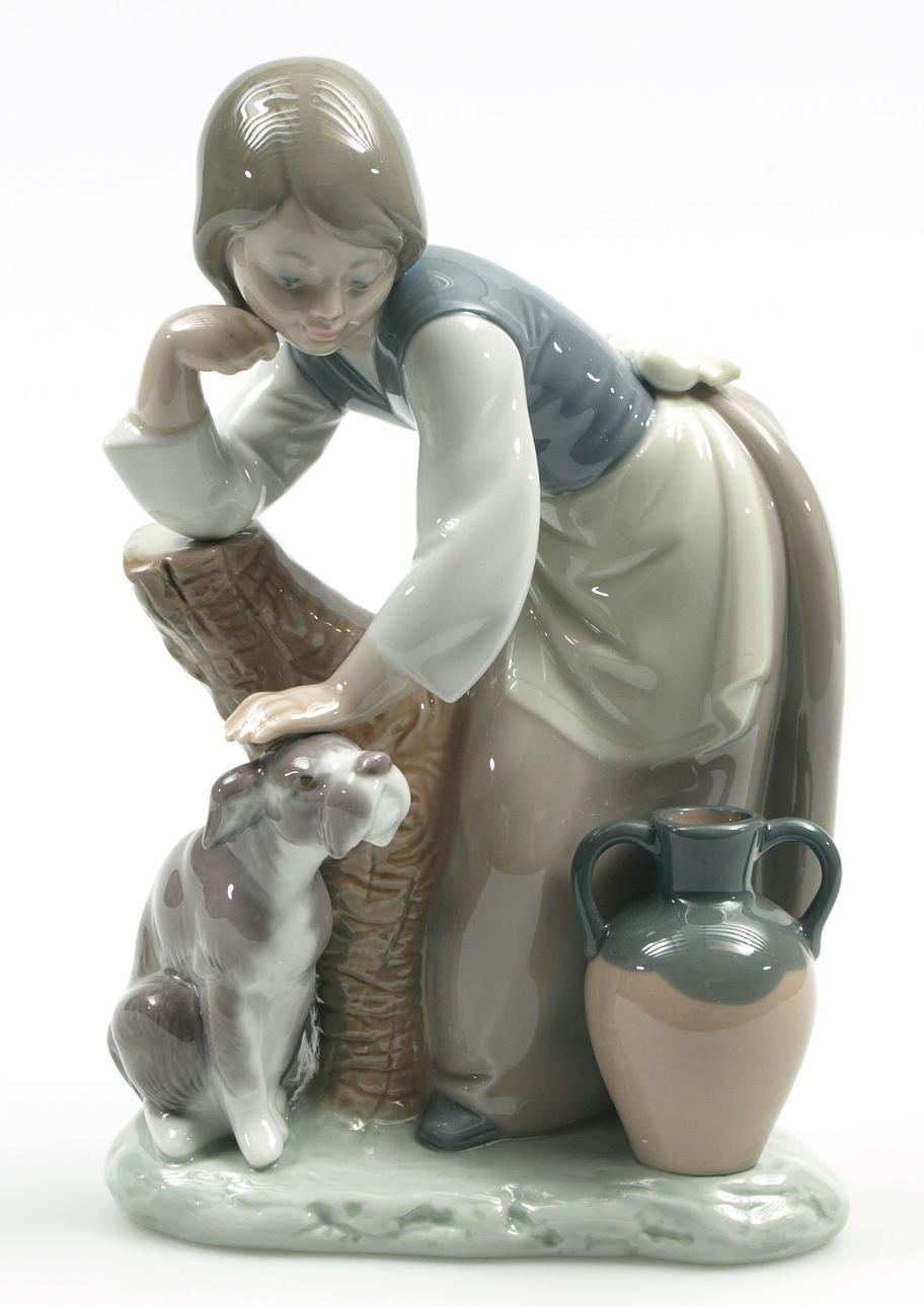FIGURIN, porslin, flicka med hund och krus, Lladro.