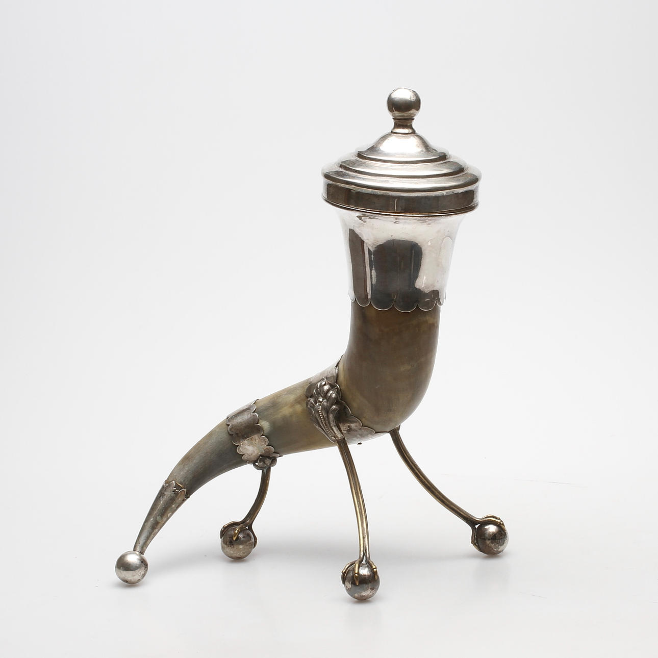 DRYKESHORN, horn och nysilver, omkring 1900.