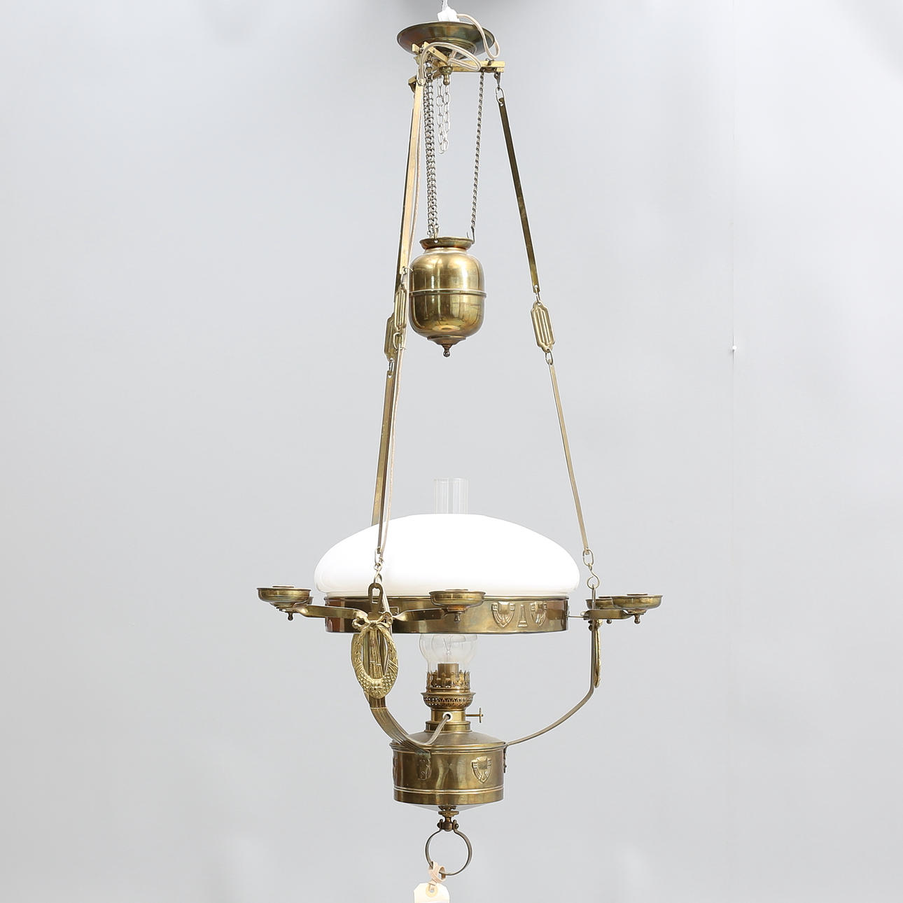 HÄNGFOTOGENLAMPA, mässing, 1900-talets första hälft.