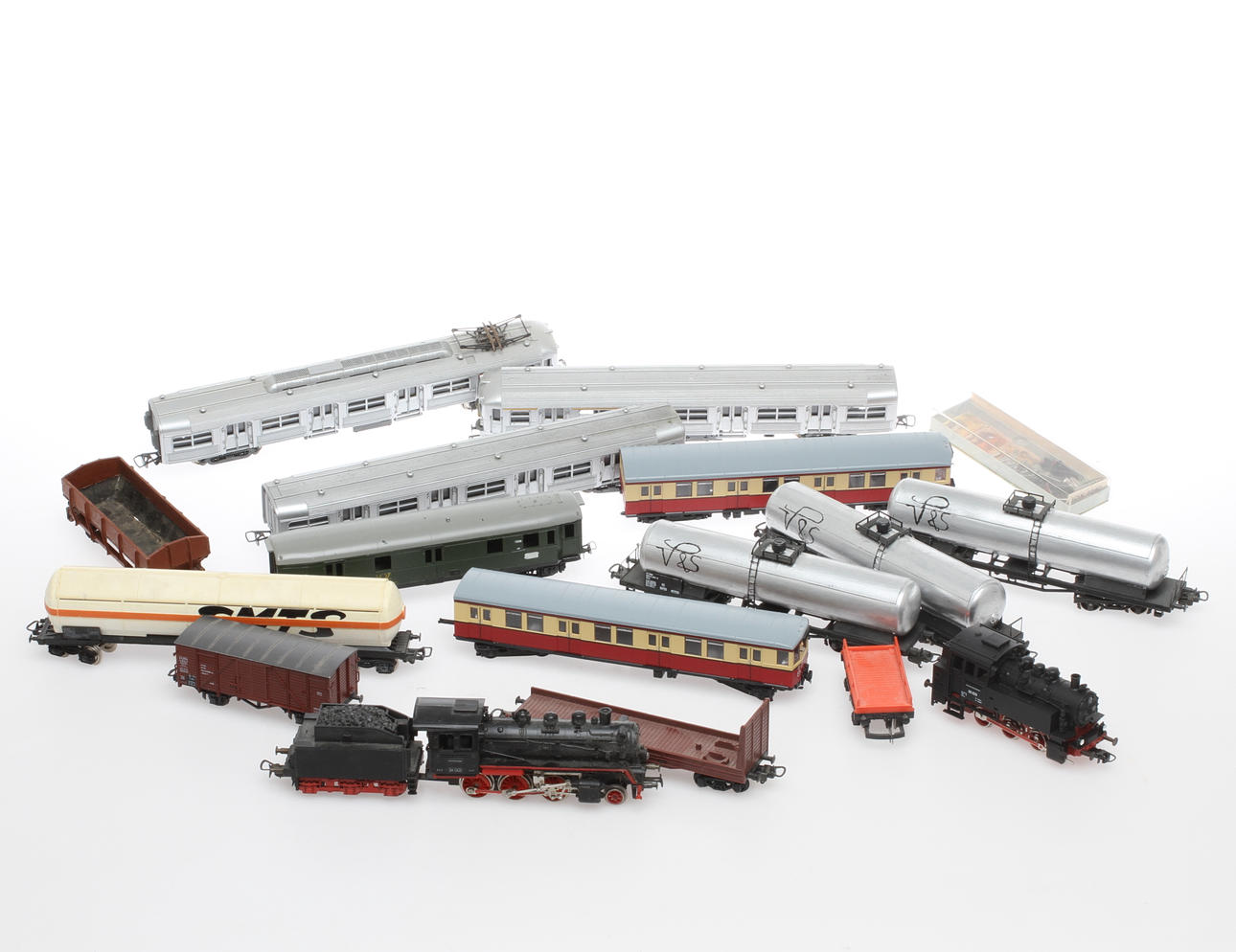 MODELLTÅG ROCO, LIMA, JOUEF med flera. Cirka 15 delar.