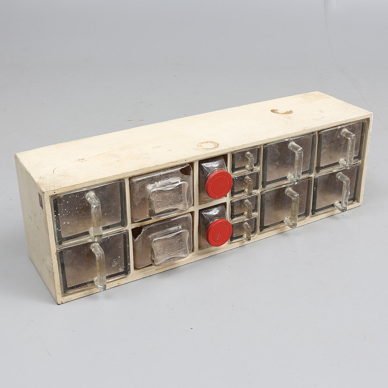 KRYDDHYLLA, "Reda", trä och glas, 1900-talets första hälft.