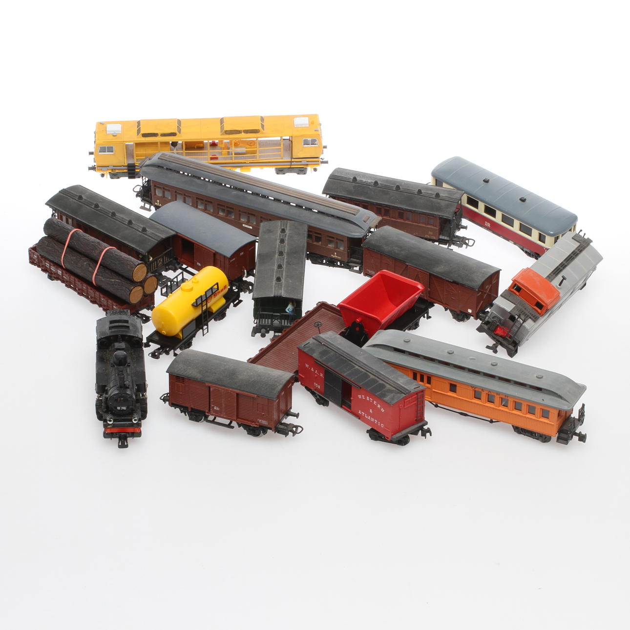 MODELLTÅG PIKO, ELECTROTREN med flera. Ånglok, arbetsfordon och 12 vagnar.