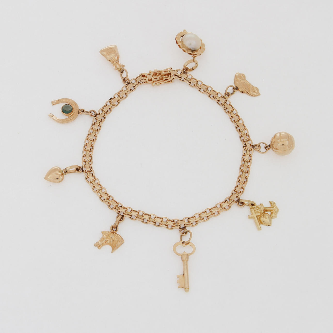 ARMBAND, 18k guld med berlocker, ca 12,4 gram.