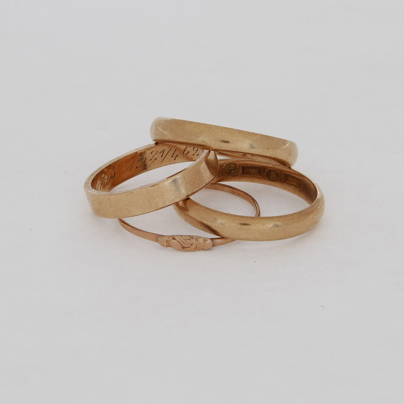 RINGAR, 4 st, 18k guld, ca 11,4 gram.