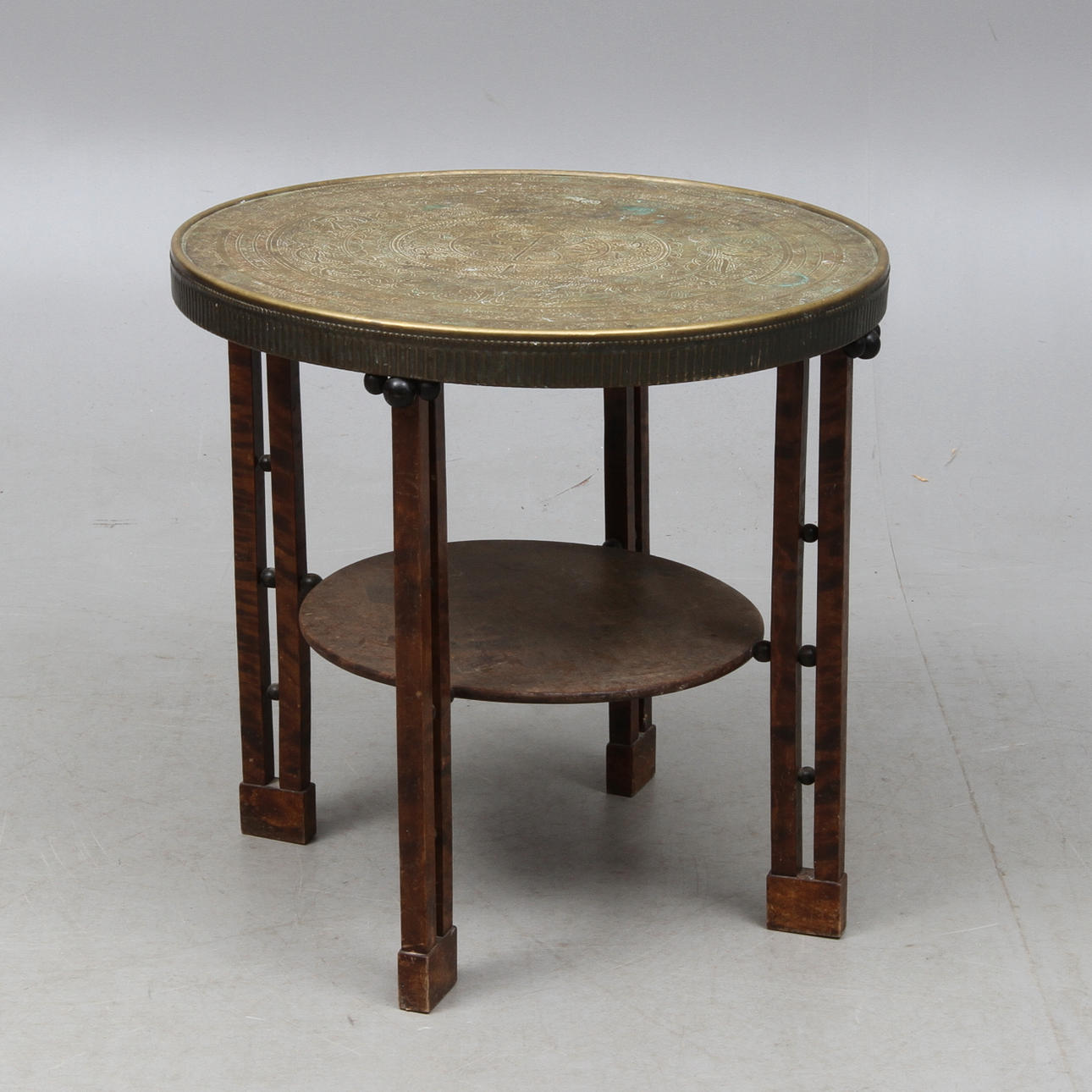 RÖKBORD, orientalisk stil, 1900-talets första kvartal.