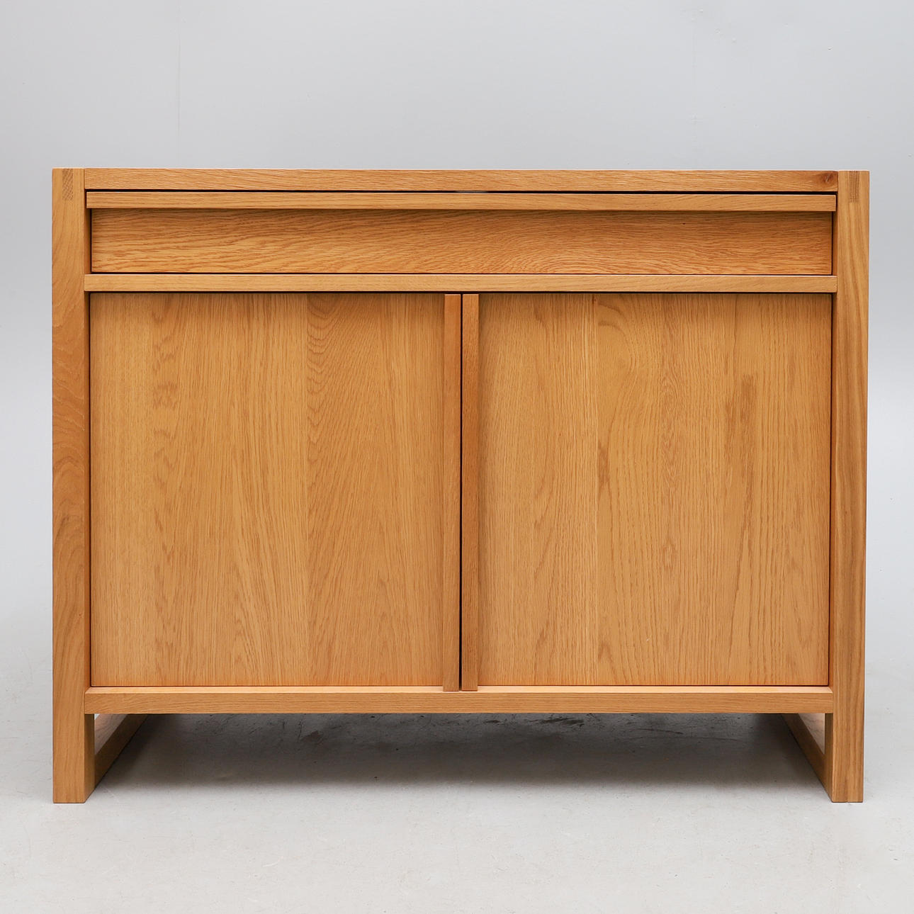 A WINTERWOOD VIETNAM OAK FINISH COMPUTER DESK.