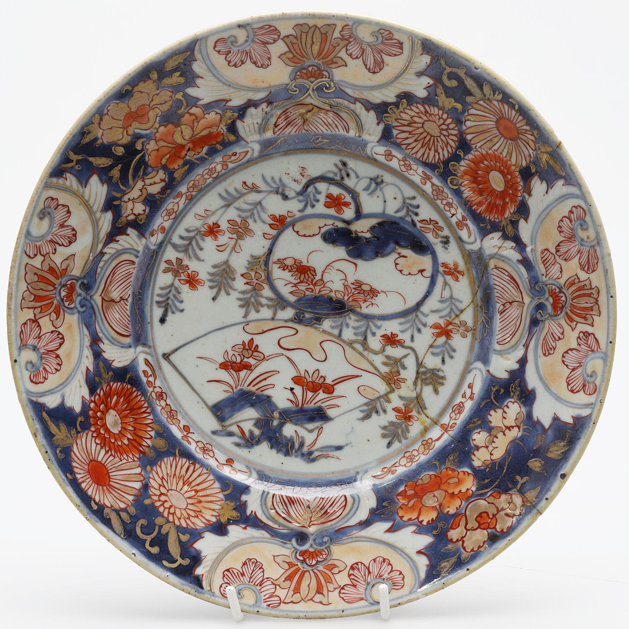 A JAPANESE IMARI PLATE.