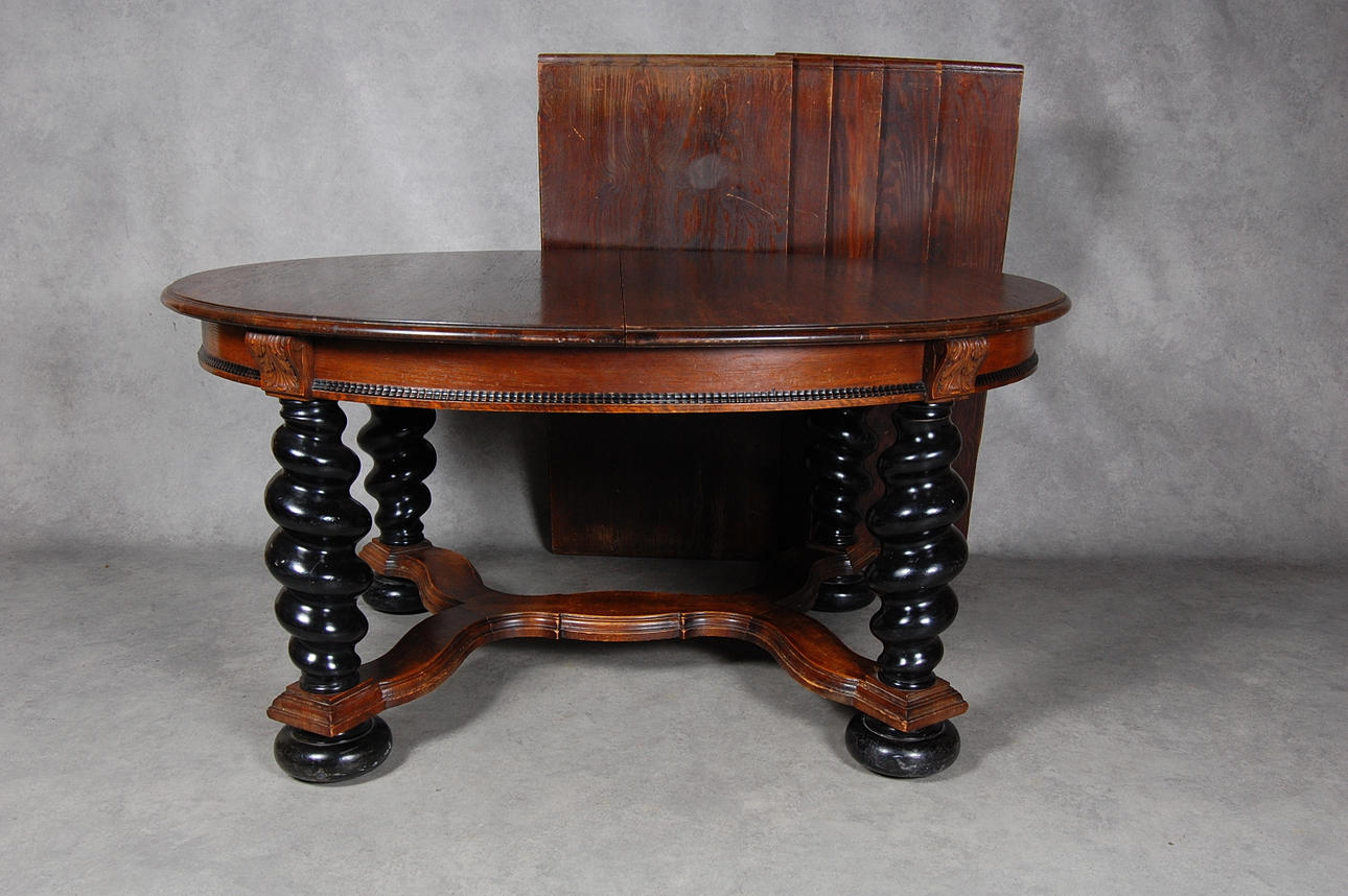 BORD, ovalt, barockstil, 1900-talets första hälft.