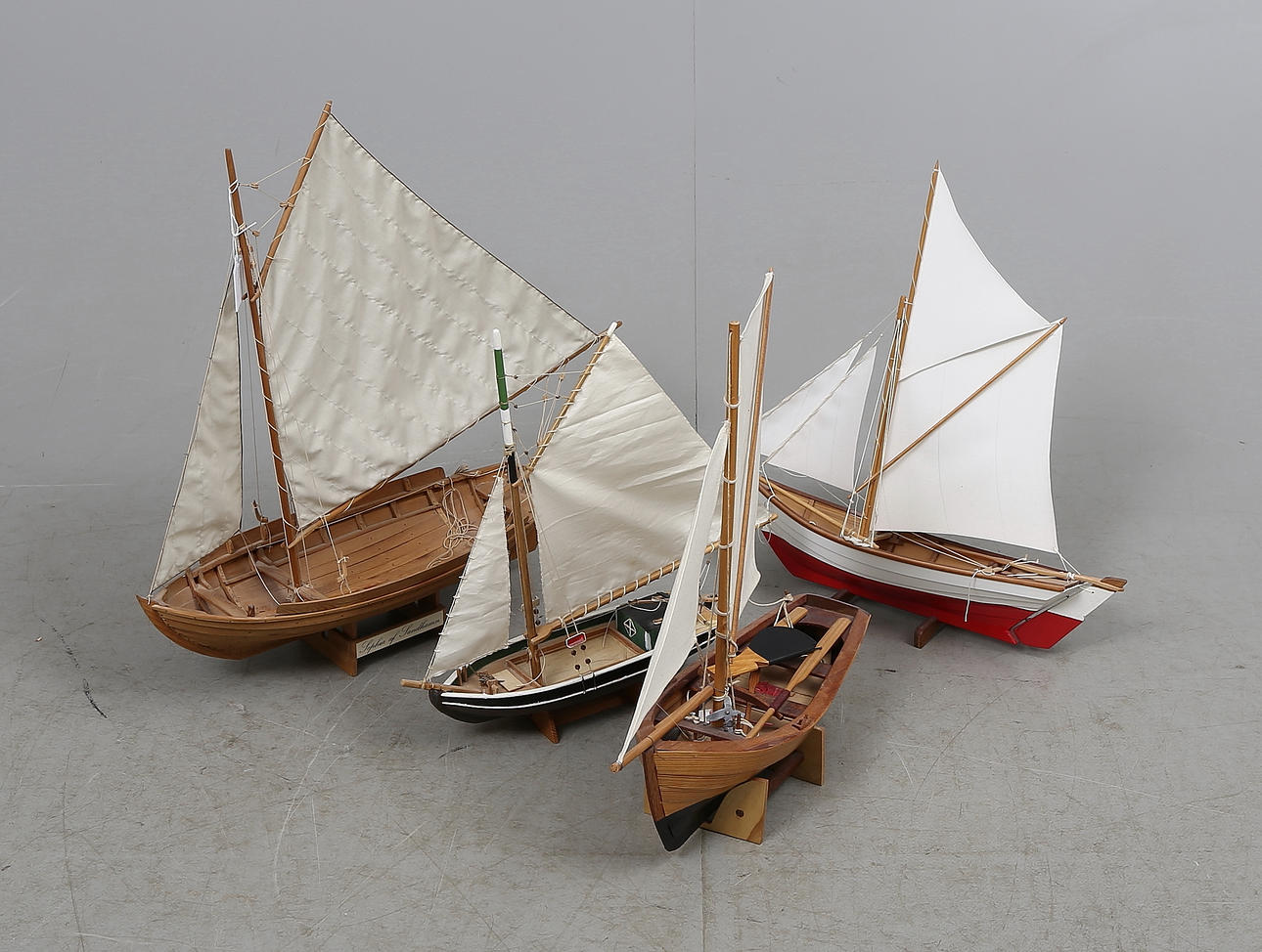 MODELLBÅTAR, 4 st, trä, 1900-tal.