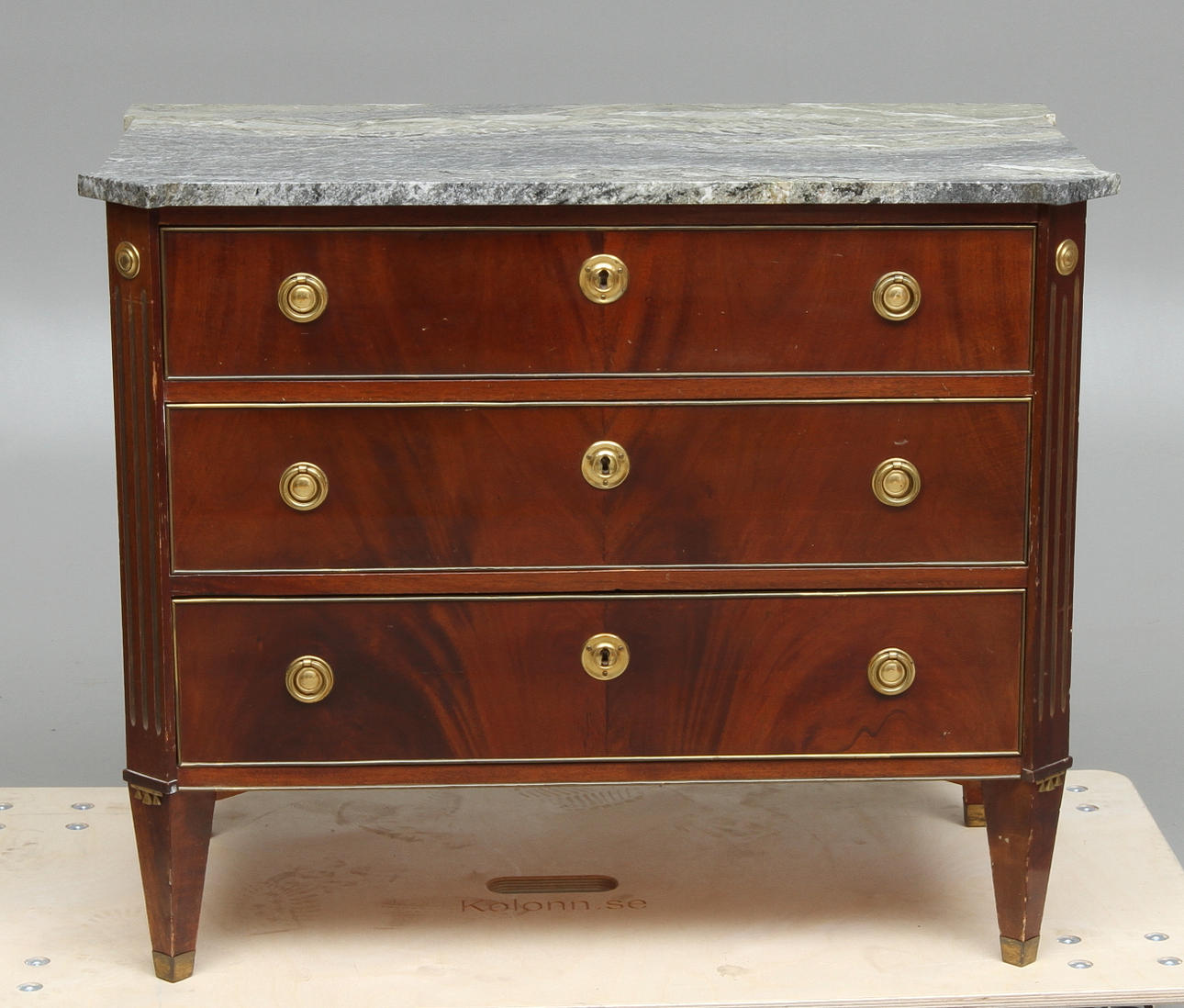 BYRÅ, sengustaviansk stil, 1900-tal.