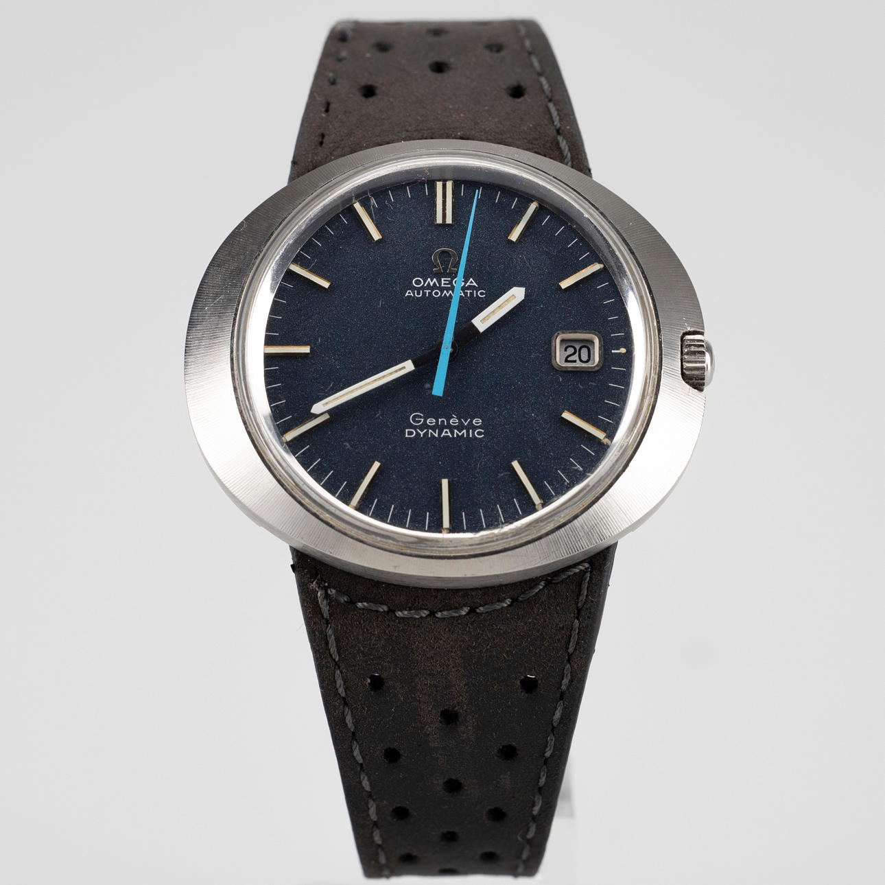 Omega Dynamic 36 x 42 mm.