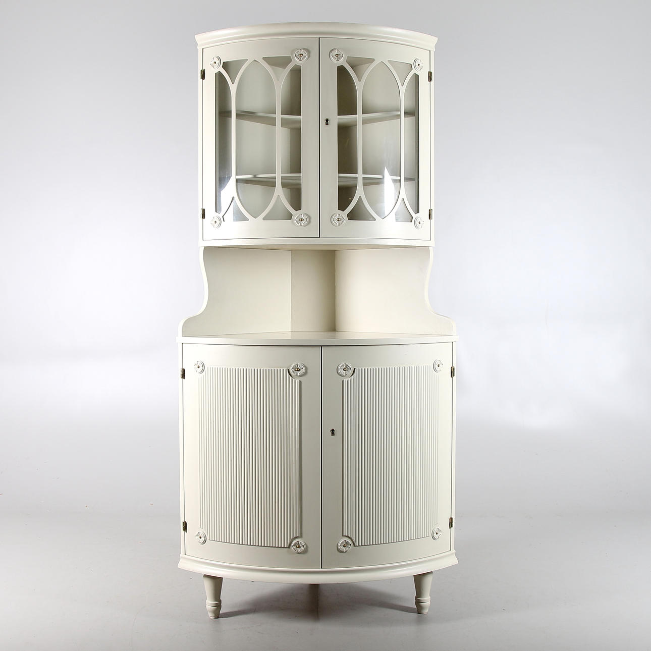 HÖRNSKÅP, Gustaviansk stil, 1900-talets andra hälft.