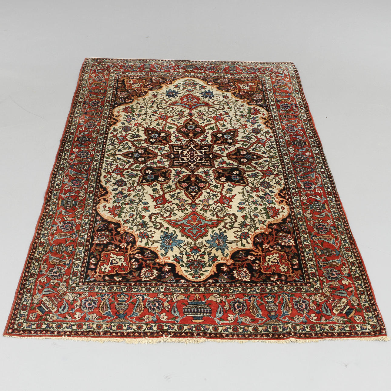 MATTA, Persisk, Isfahan, semiantik, 221x131 cm.