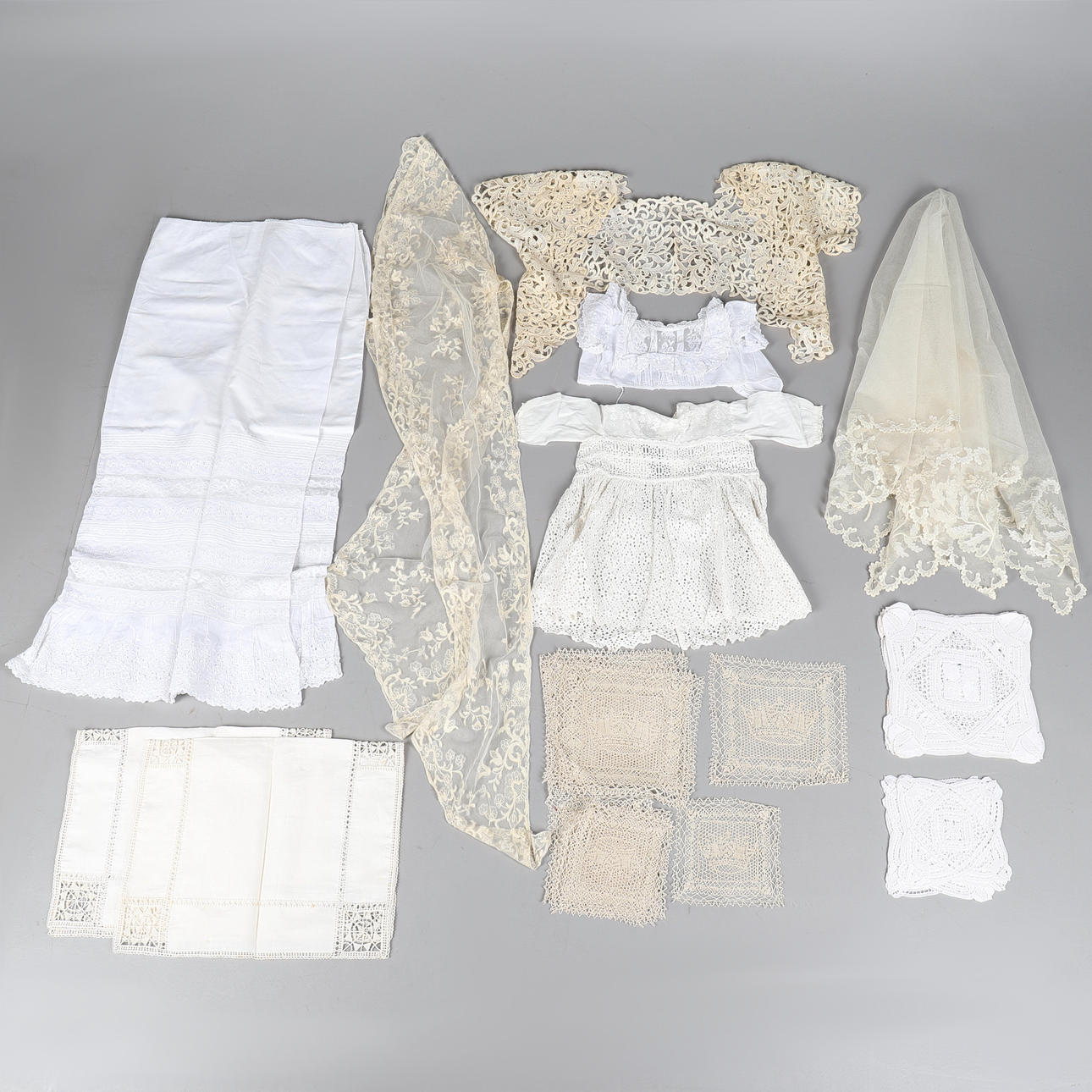 PARTI DUKAR OCH KLÄDER.