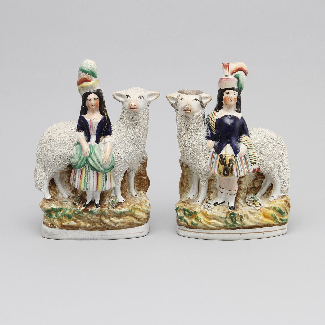 FIGURINER, 1 par, keramik, Staffordshire, England 1800/1900-tal.
