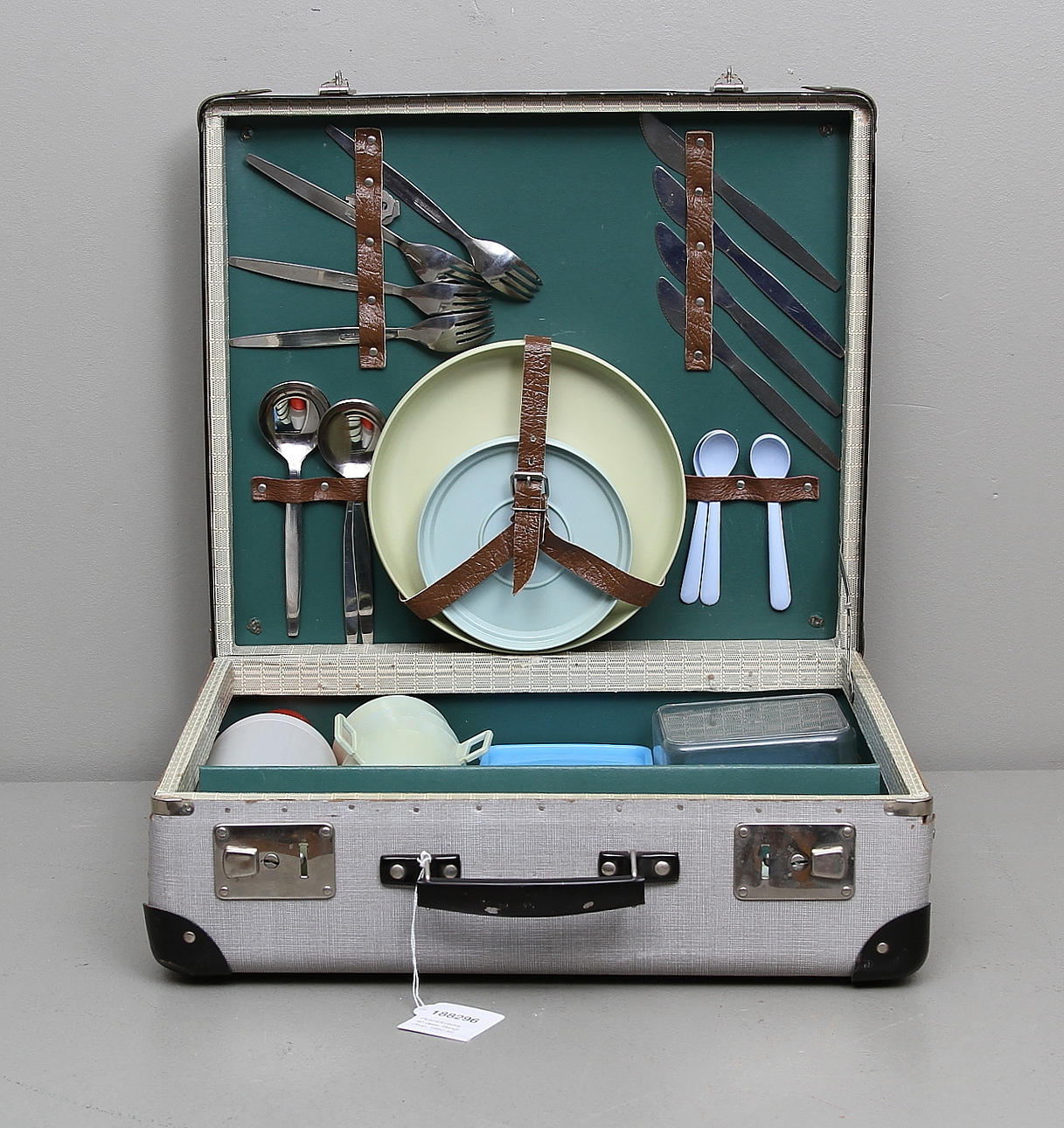 PICKNICKVÄSKA, 40 delar, Bengt Orup. 1950-tal.