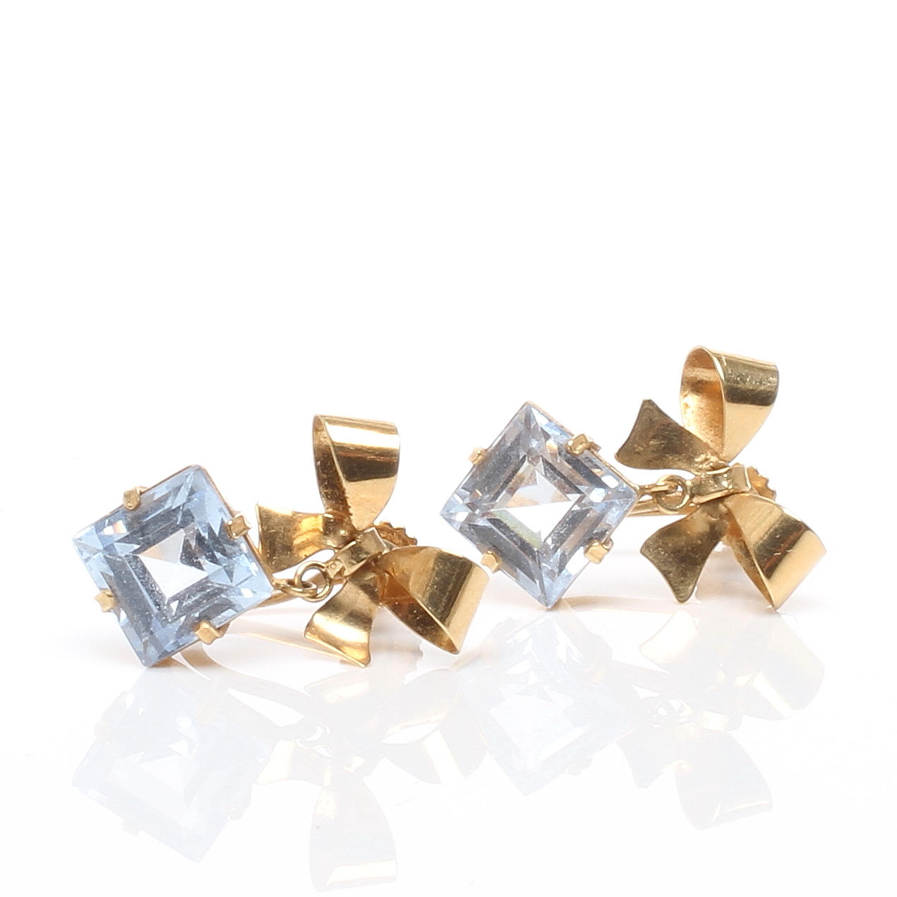 ÖHÄNGEN, 1 par, 18k guld med blå sten, stämplad GVH, Sverige.