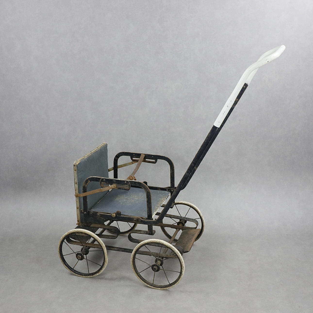 WAGEN, Emmaljunga, Stahl und Holz, um 1930.