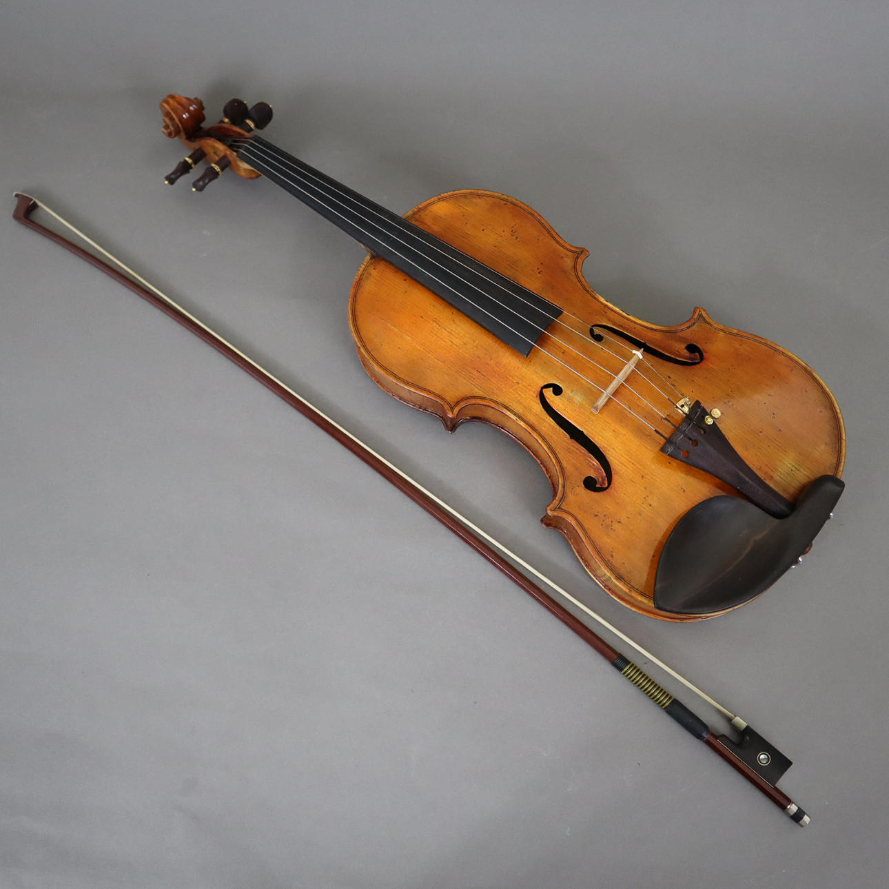 - VIOLIN - 4/4 size.